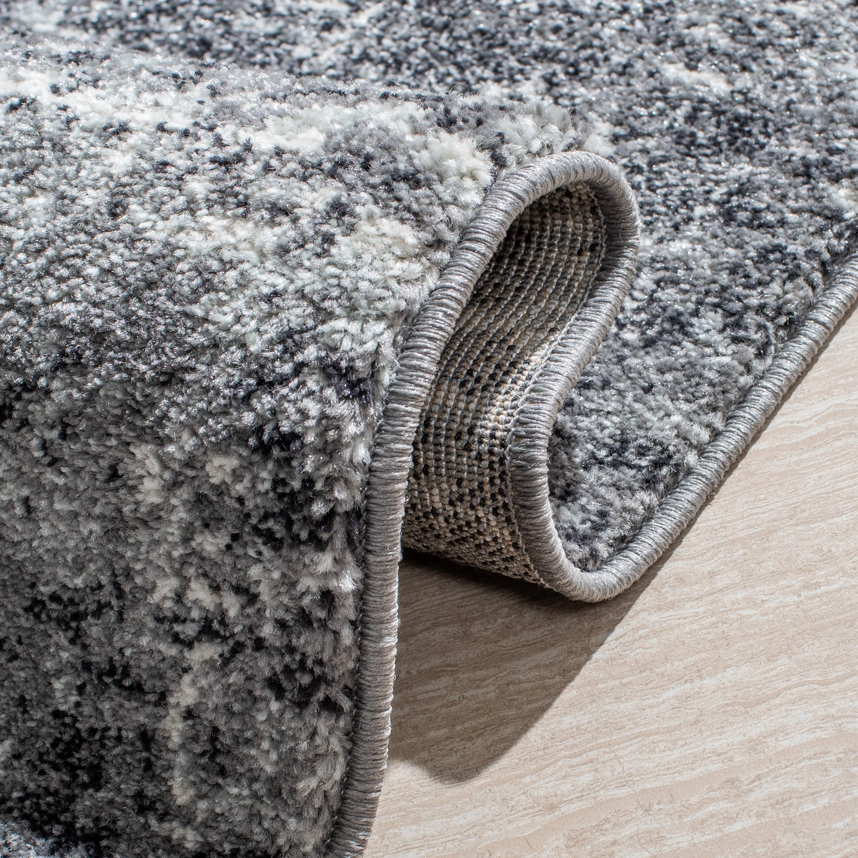 SAFAVIEH. Evoke Yukako Modern Abstract Distressed Rug