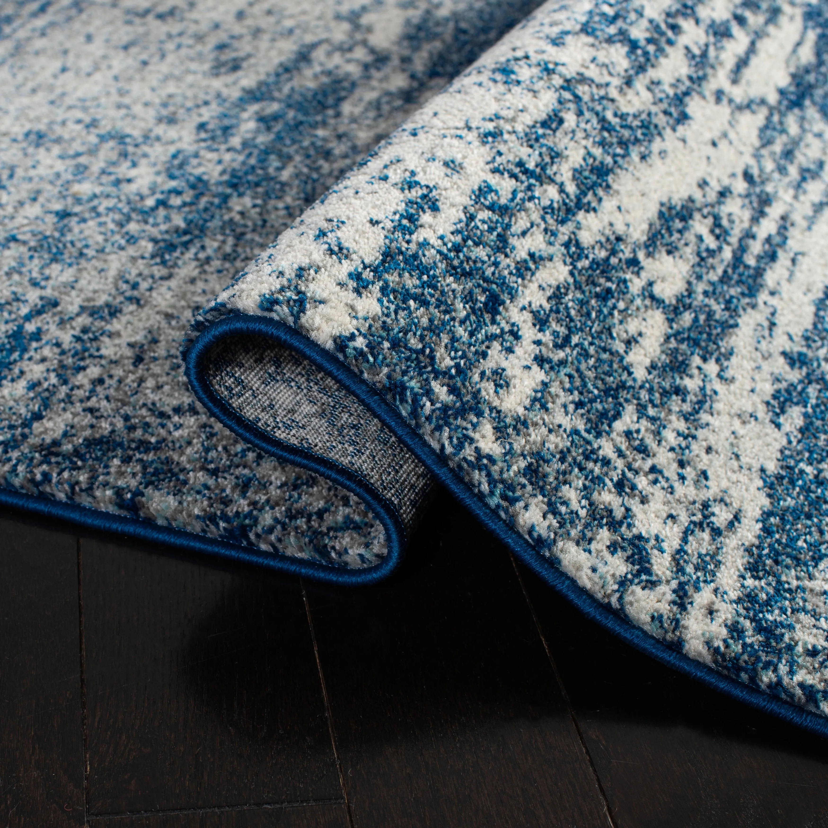 SAFAVIEH. Evoke Yukako Modern Abstract Distressed Rug