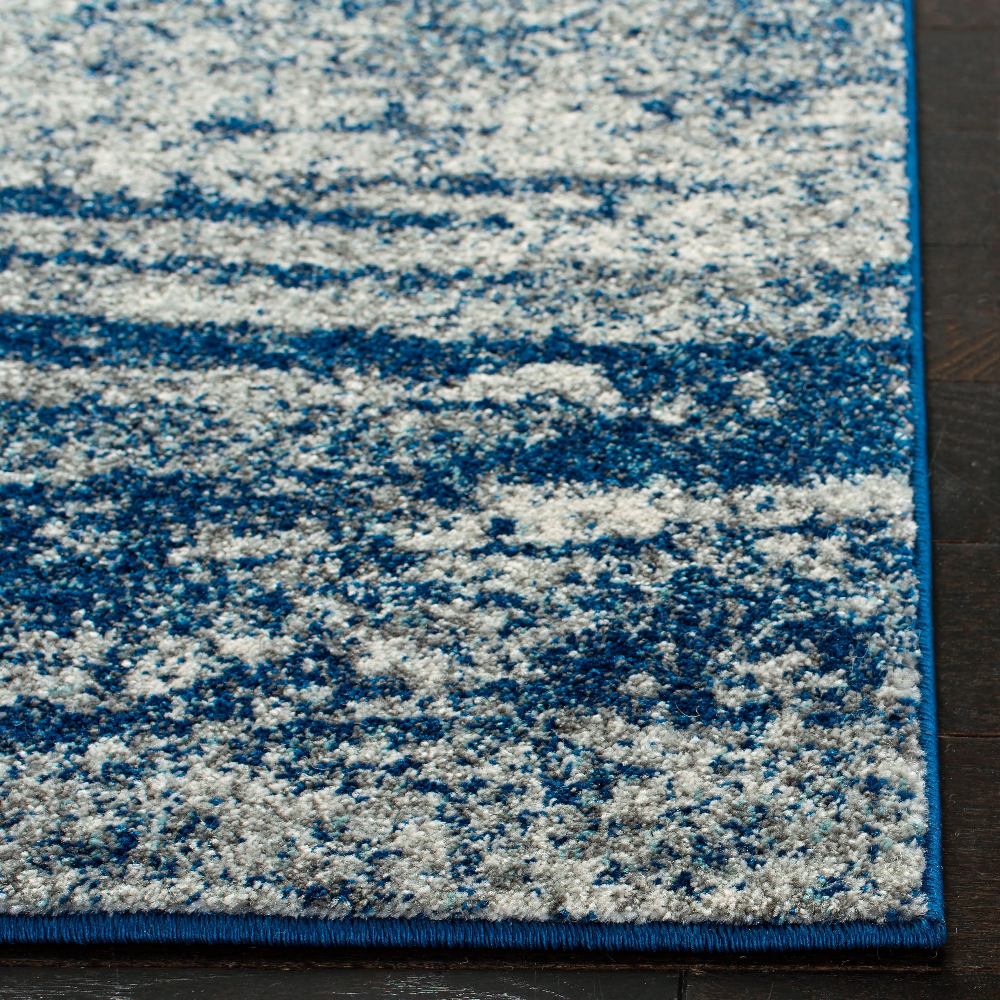 SAFAVIEH. Evoke Yukako Modern Abstract Distressed Rug