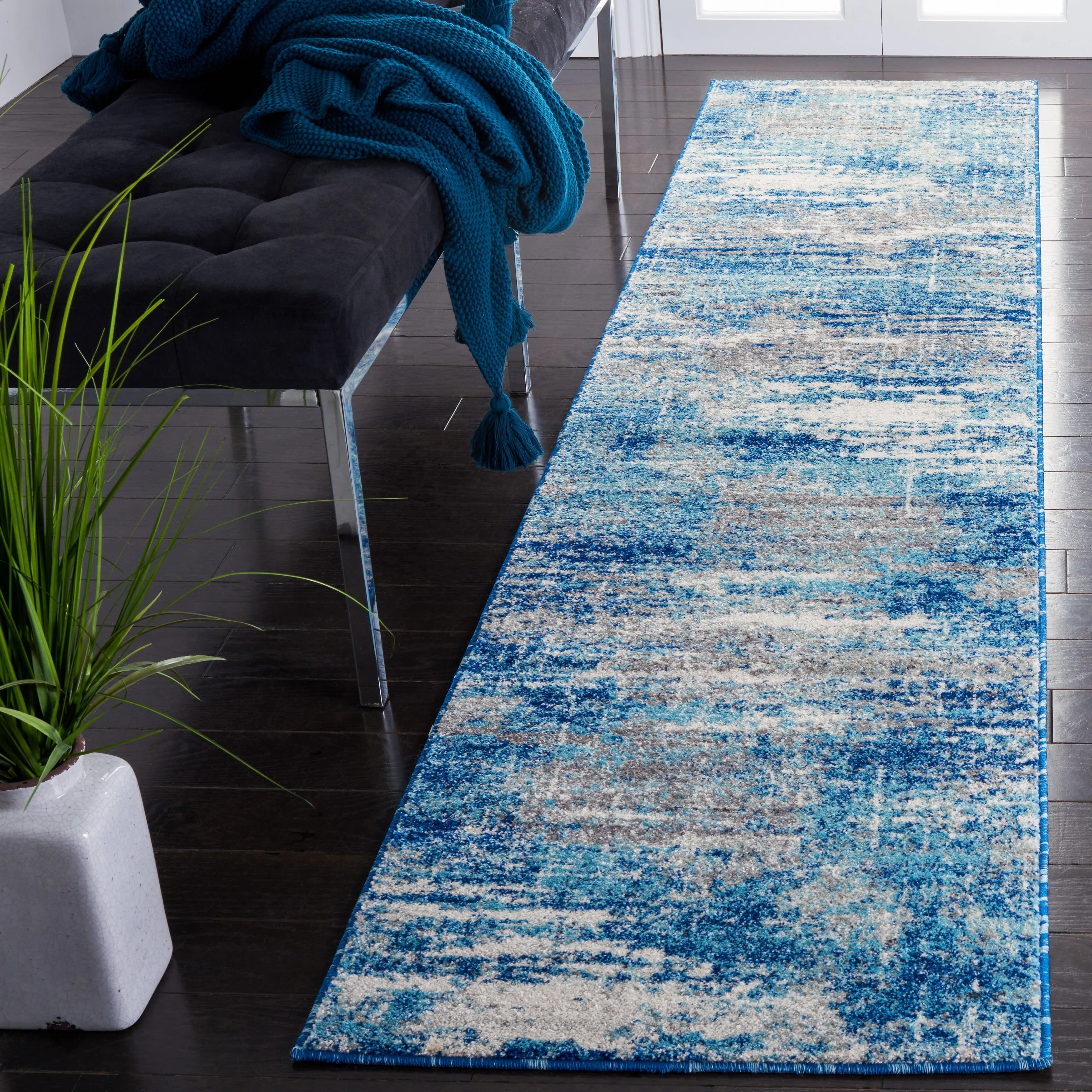 SAFAVIEH. Evoke Yukako Modern Abstract Distressed Rug
