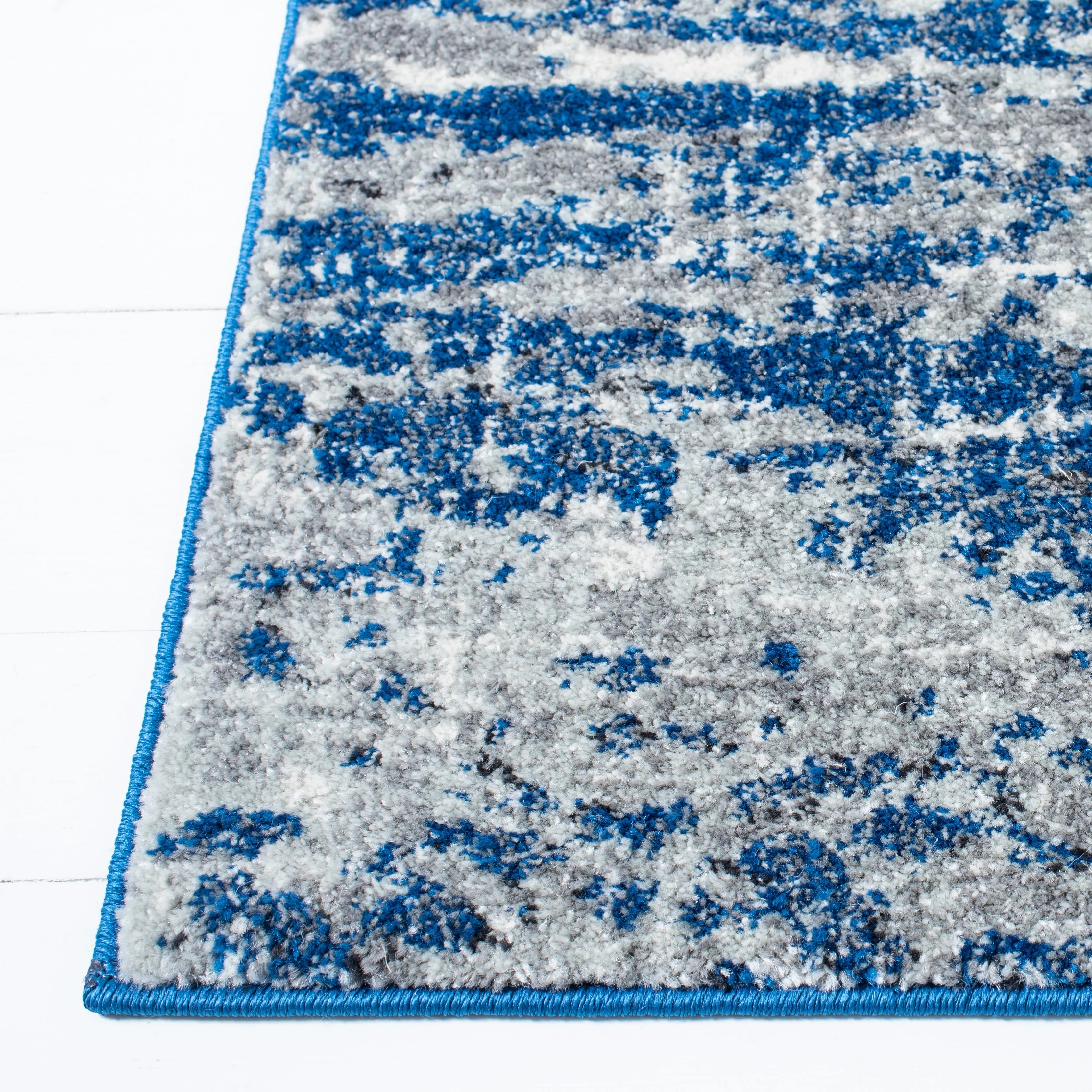 SAFAVIEH. Evoke Yukako Modern Abstract Distressed Rug