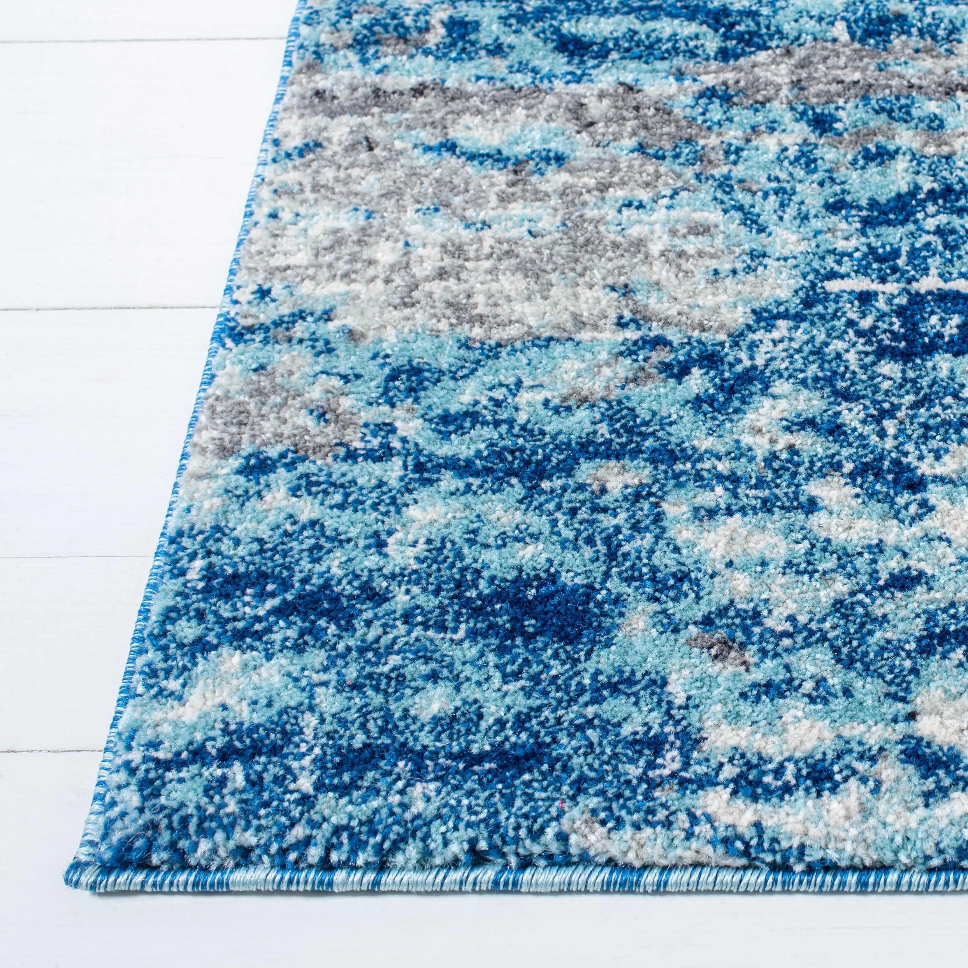 SAFAVIEH. Evoke Yukako Modern Abstract Distressed Rug
