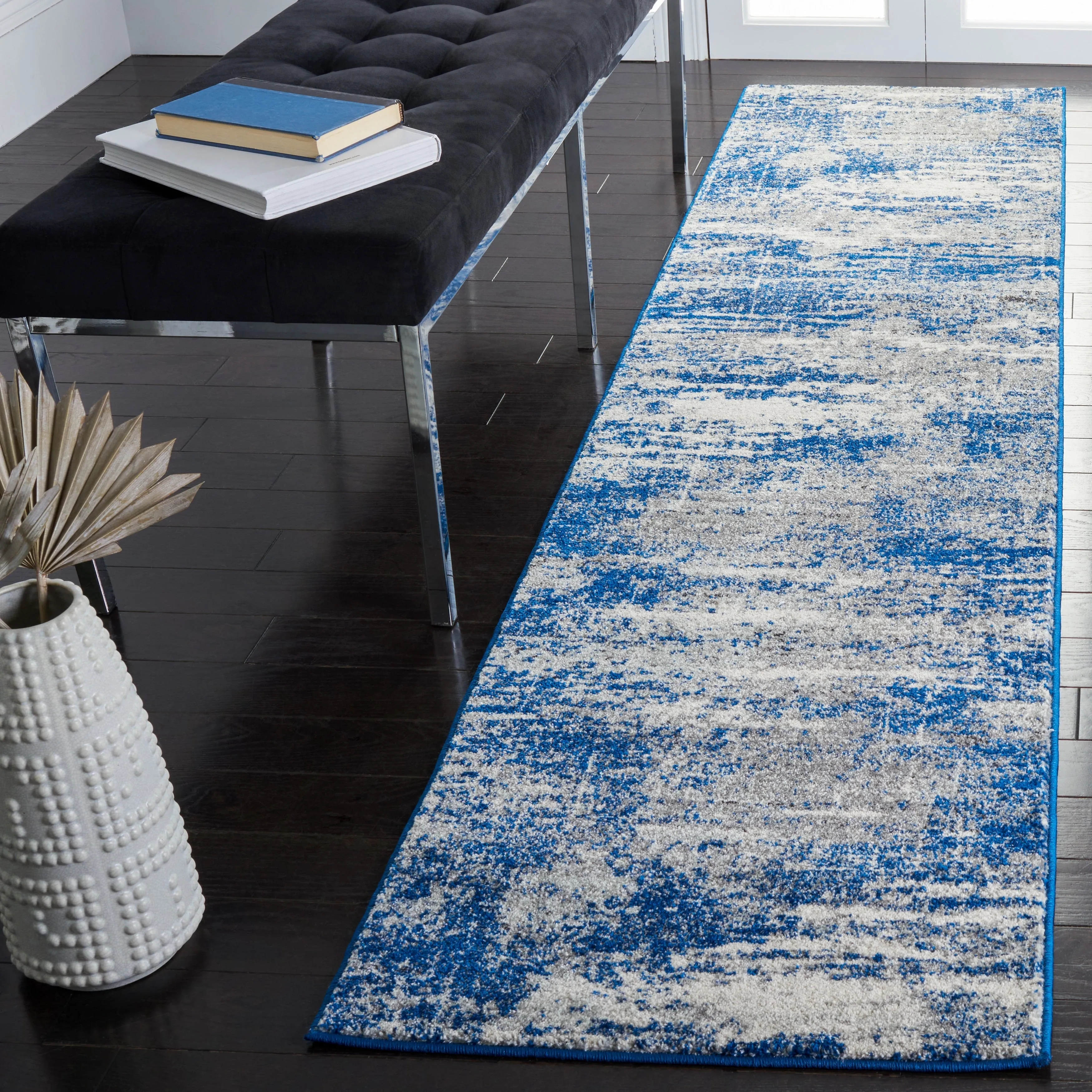 SAFAVIEH. Evoke Yukako Modern Abstract Distressed Rug