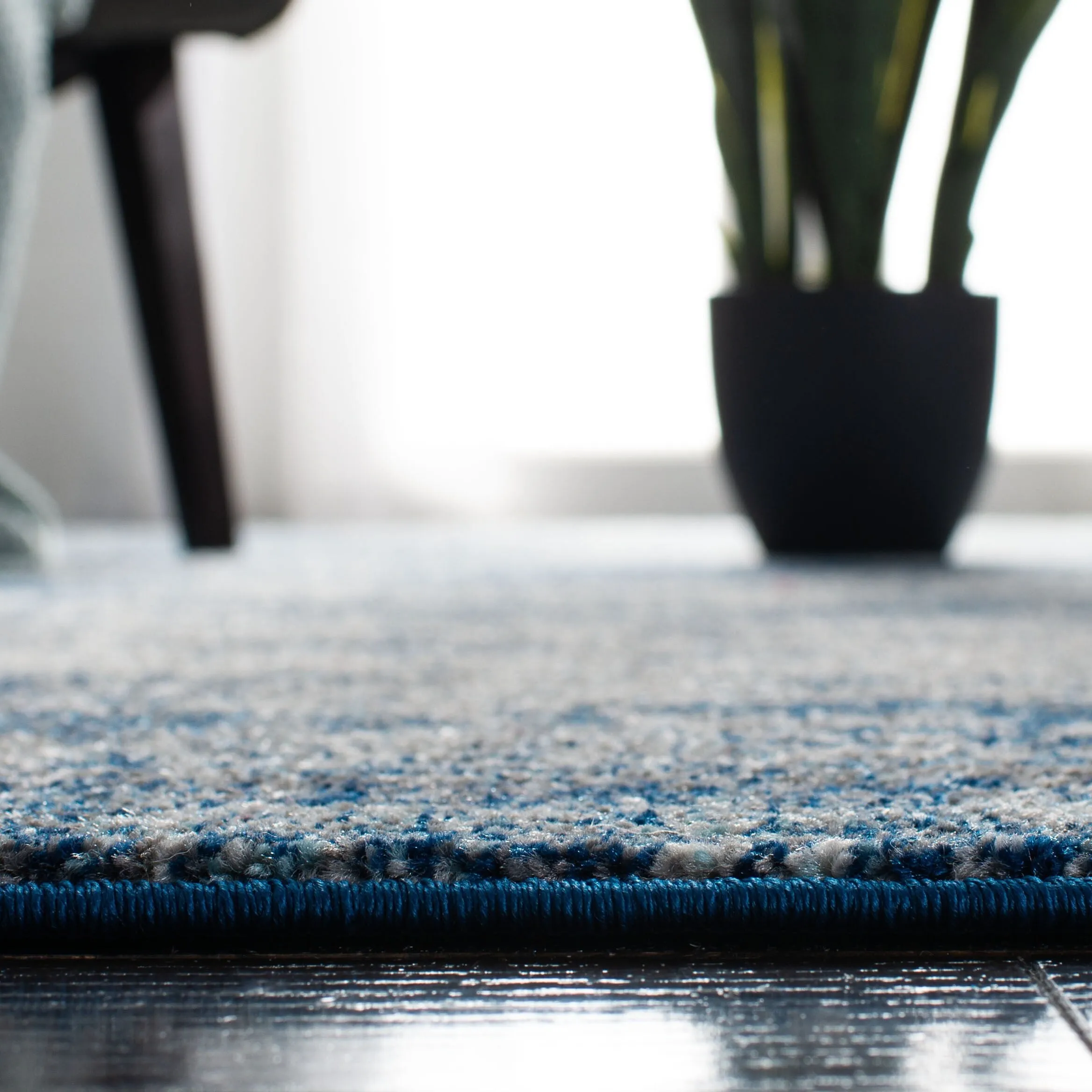 SAFAVIEH. Evoke Yukako Modern Abstract Distressed Rug