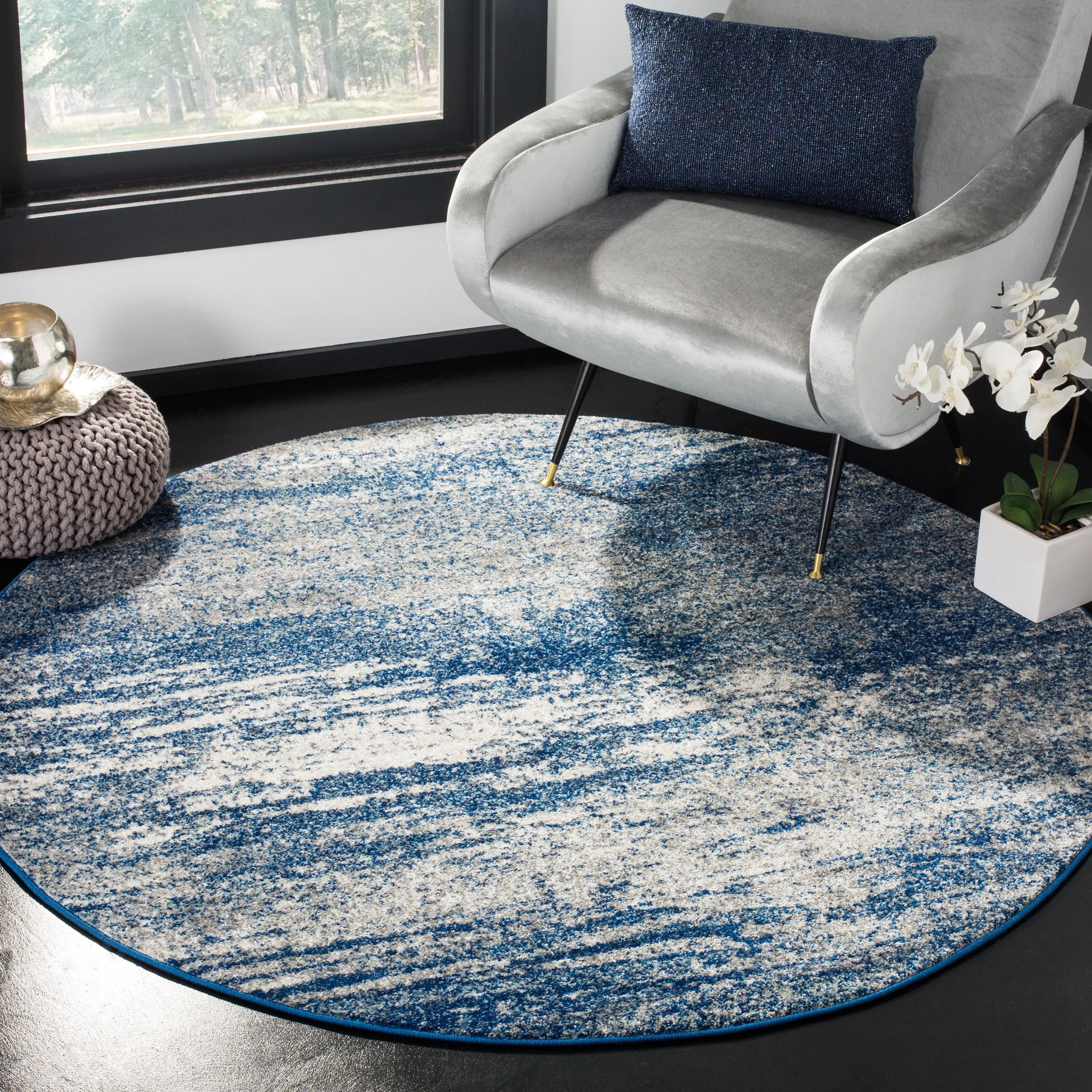 SAFAVIEH. Evoke Yukako Modern Abstract Distressed Rug