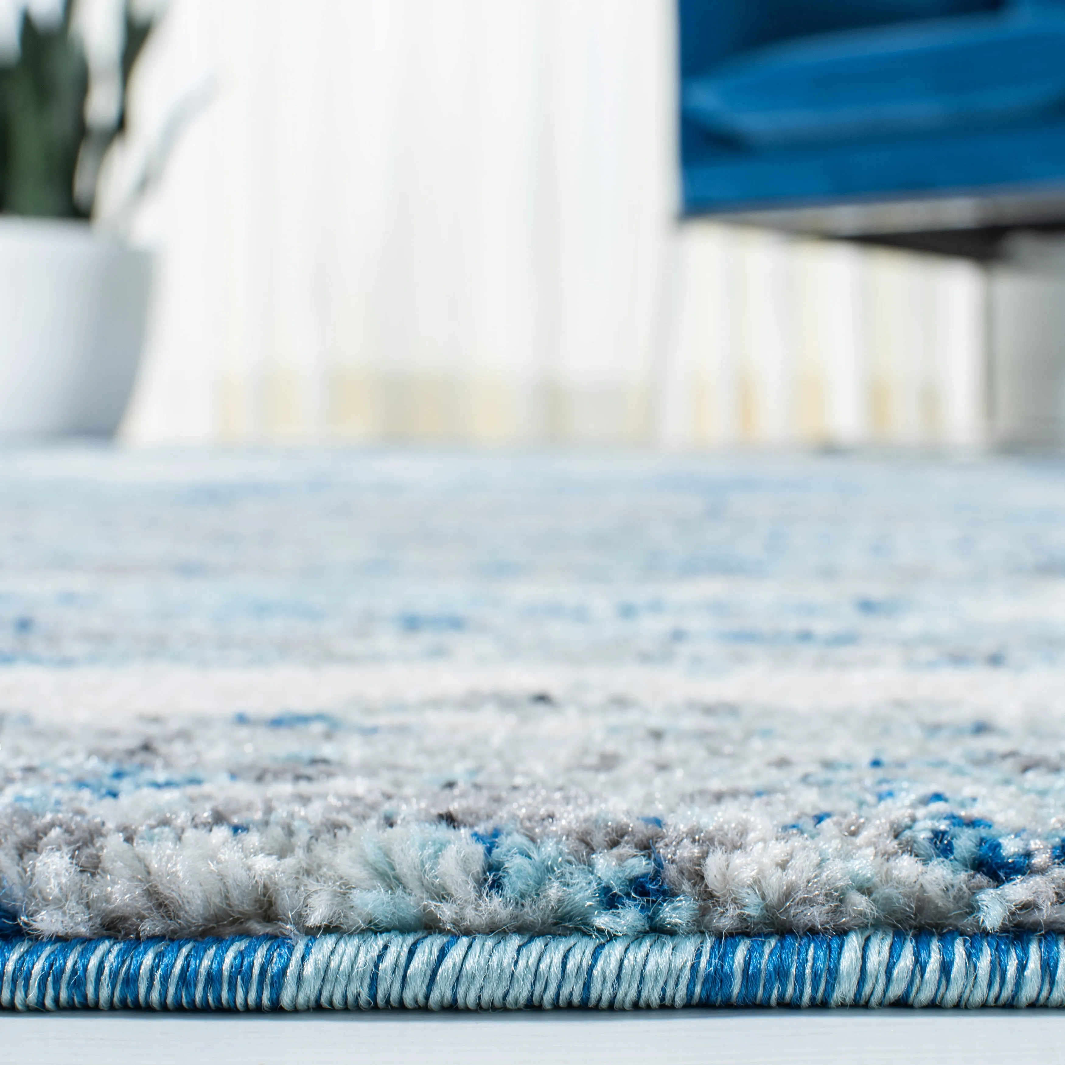 SAFAVIEH. Evoke Yukako Modern Abstract Distressed Rug
