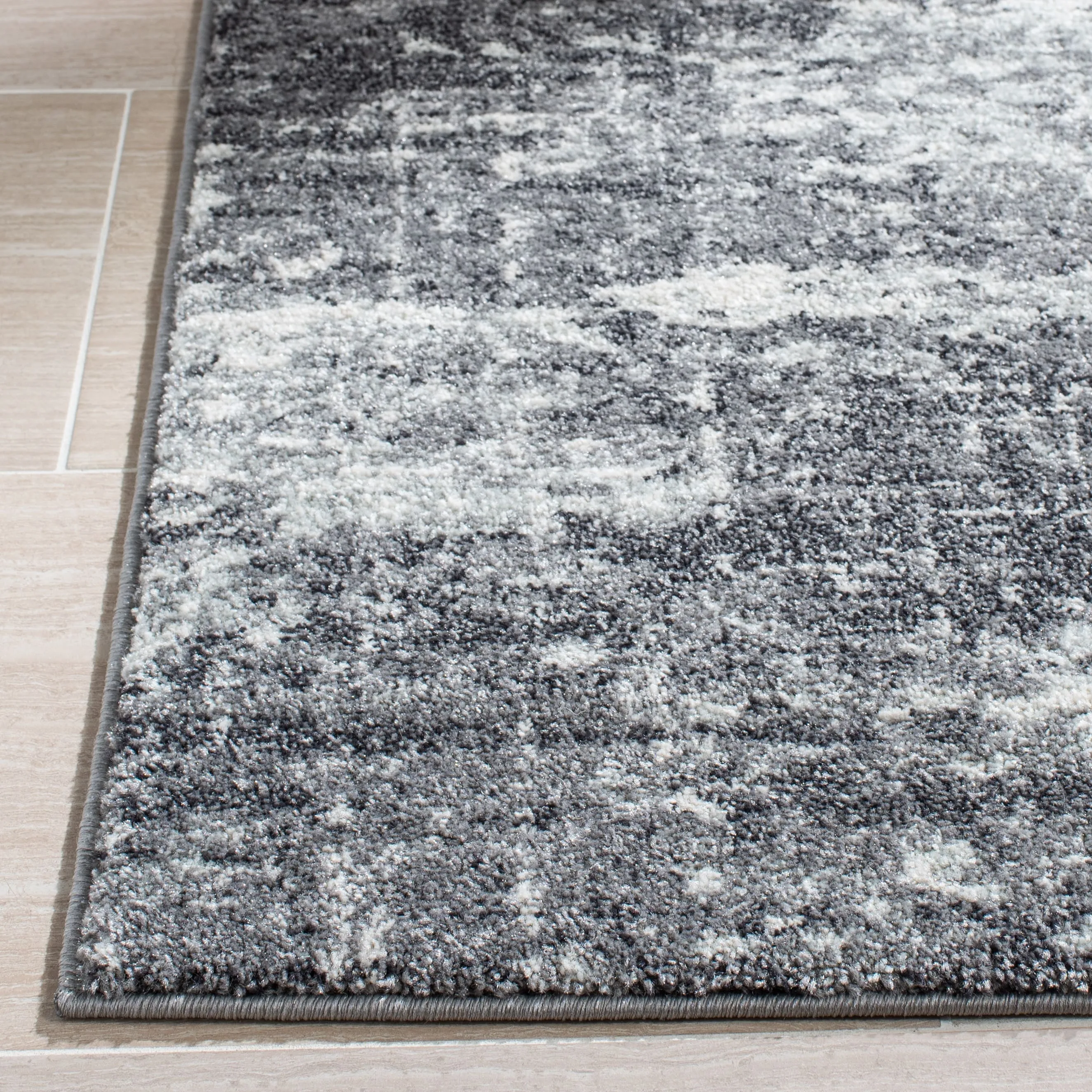 SAFAVIEH. Evoke Yukako Modern Abstract Distressed Rug
