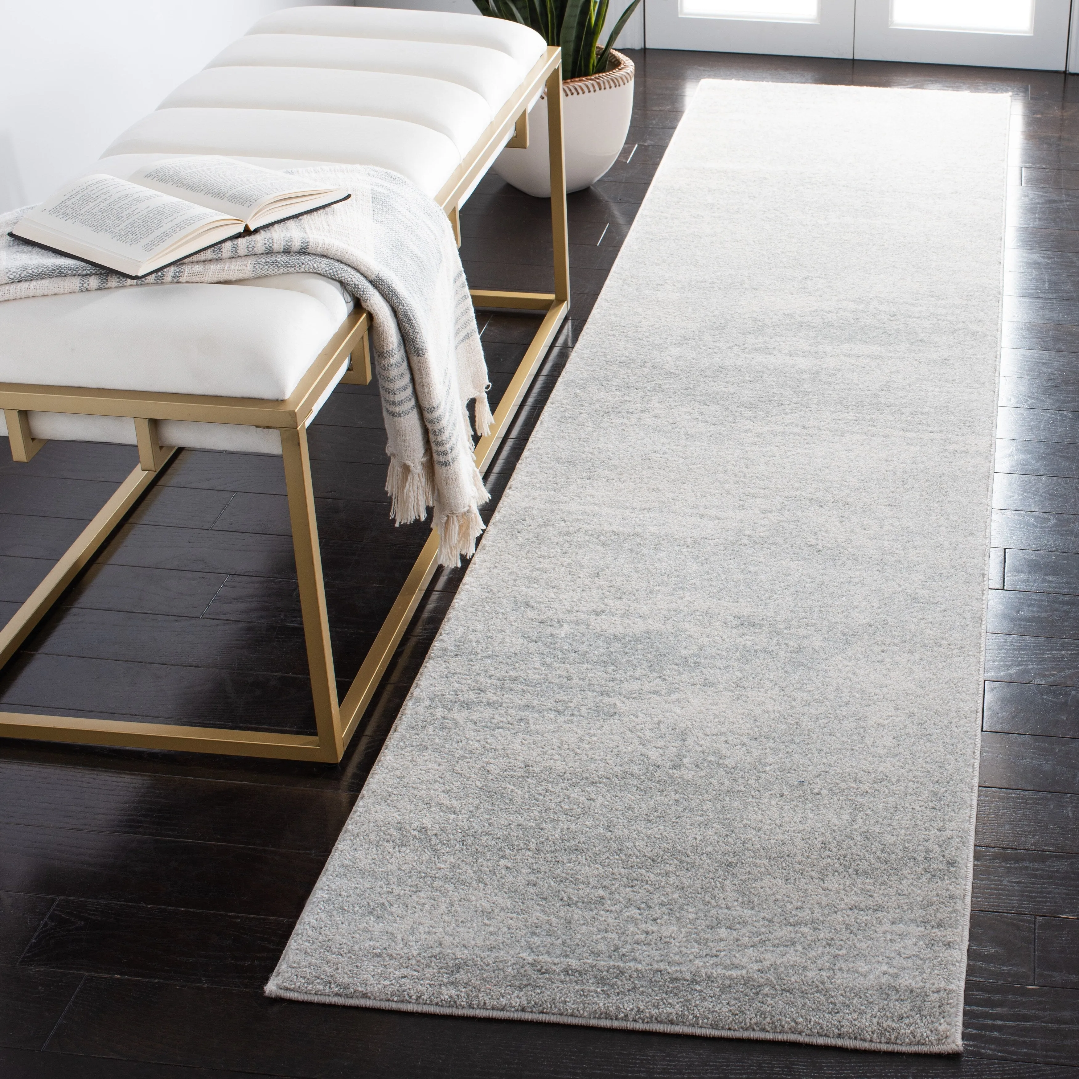 SAFAVIEH. Evoke Yukako Modern Abstract Distressed Rug