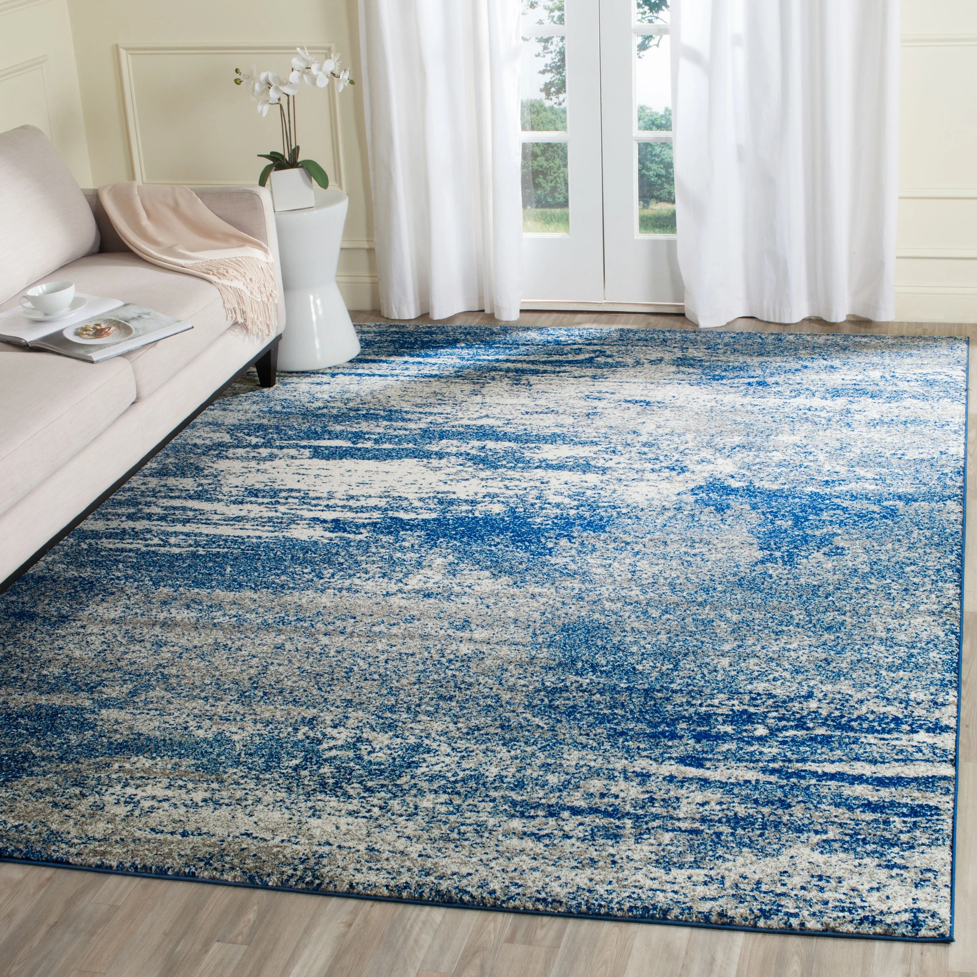 SAFAVIEH. Evoke Yukako Modern Abstract Distressed Rug