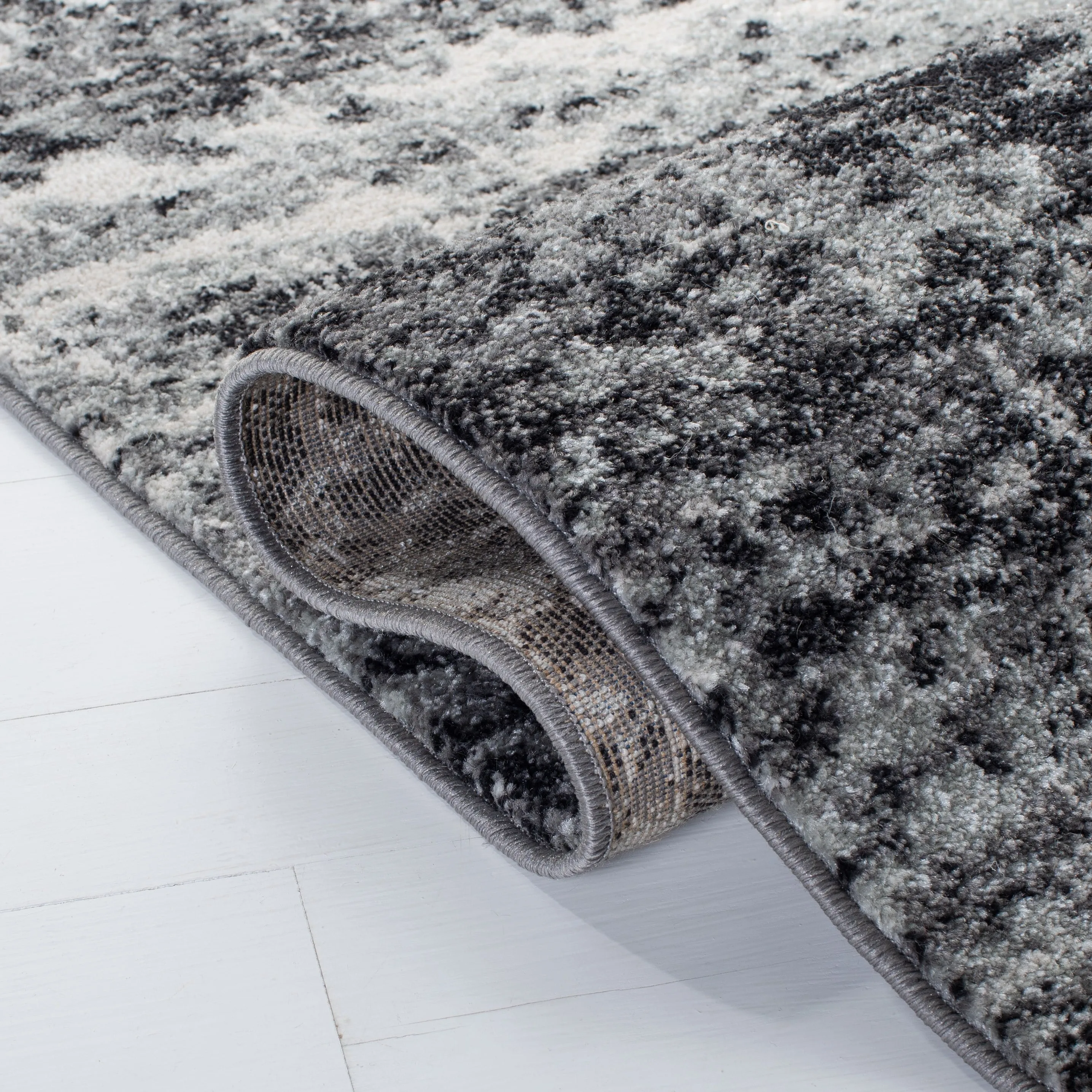 SAFAVIEH. Evoke Yukako Modern Abstract Distressed Rug