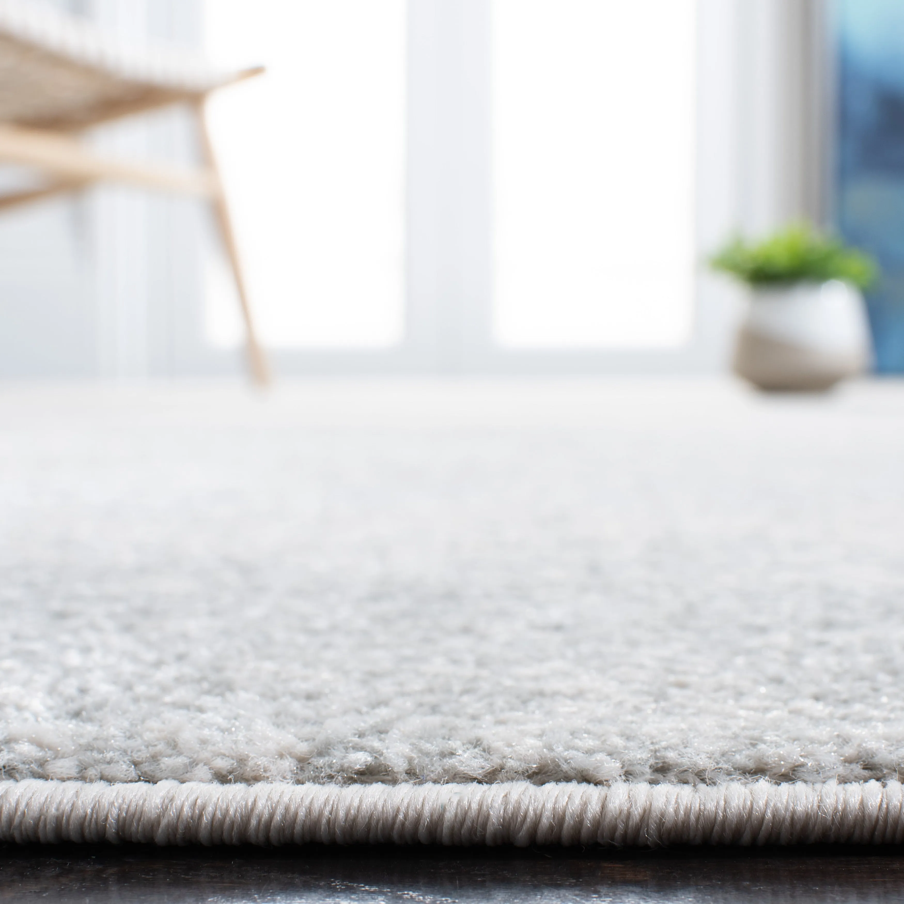 SAFAVIEH. Evoke Yukako Modern Abstract Distressed Rug