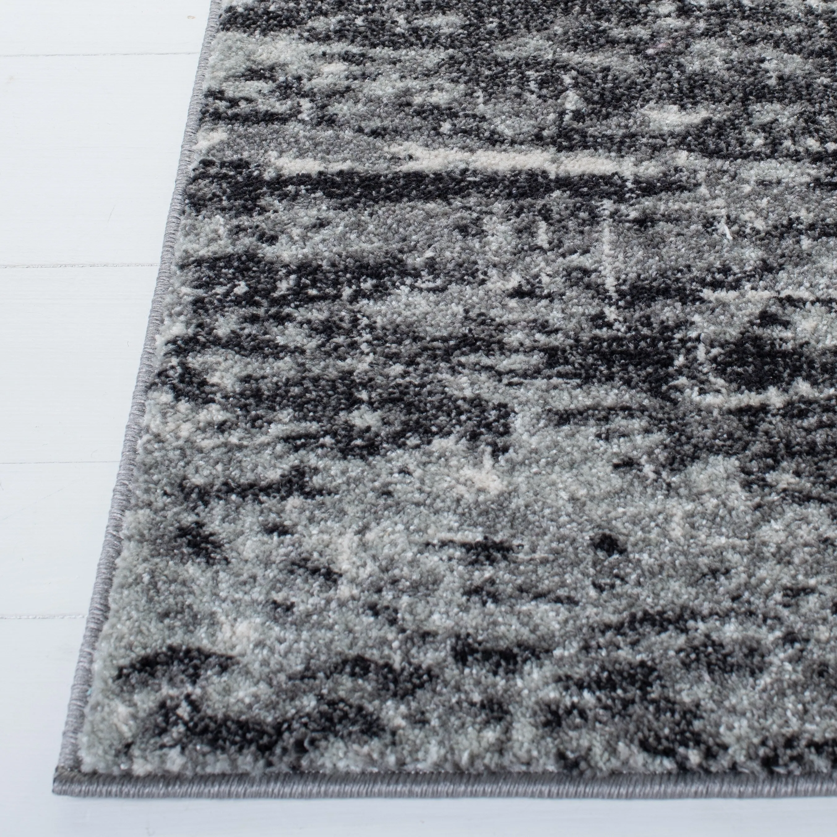 SAFAVIEH. Evoke Yukako Modern Abstract Distressed Rug