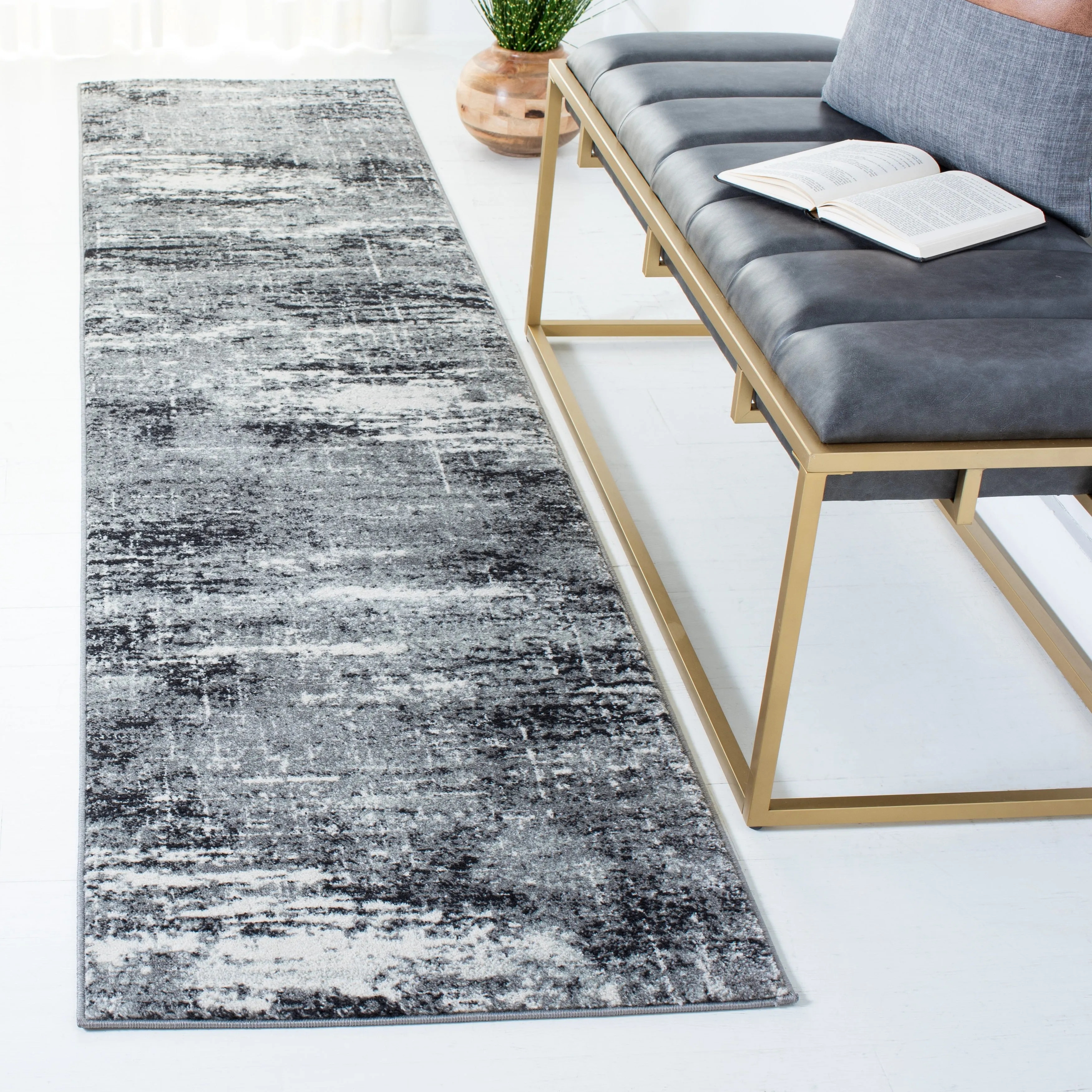SAFAVIEH. Evoke Yukako Modern Abstract Distressed Rug