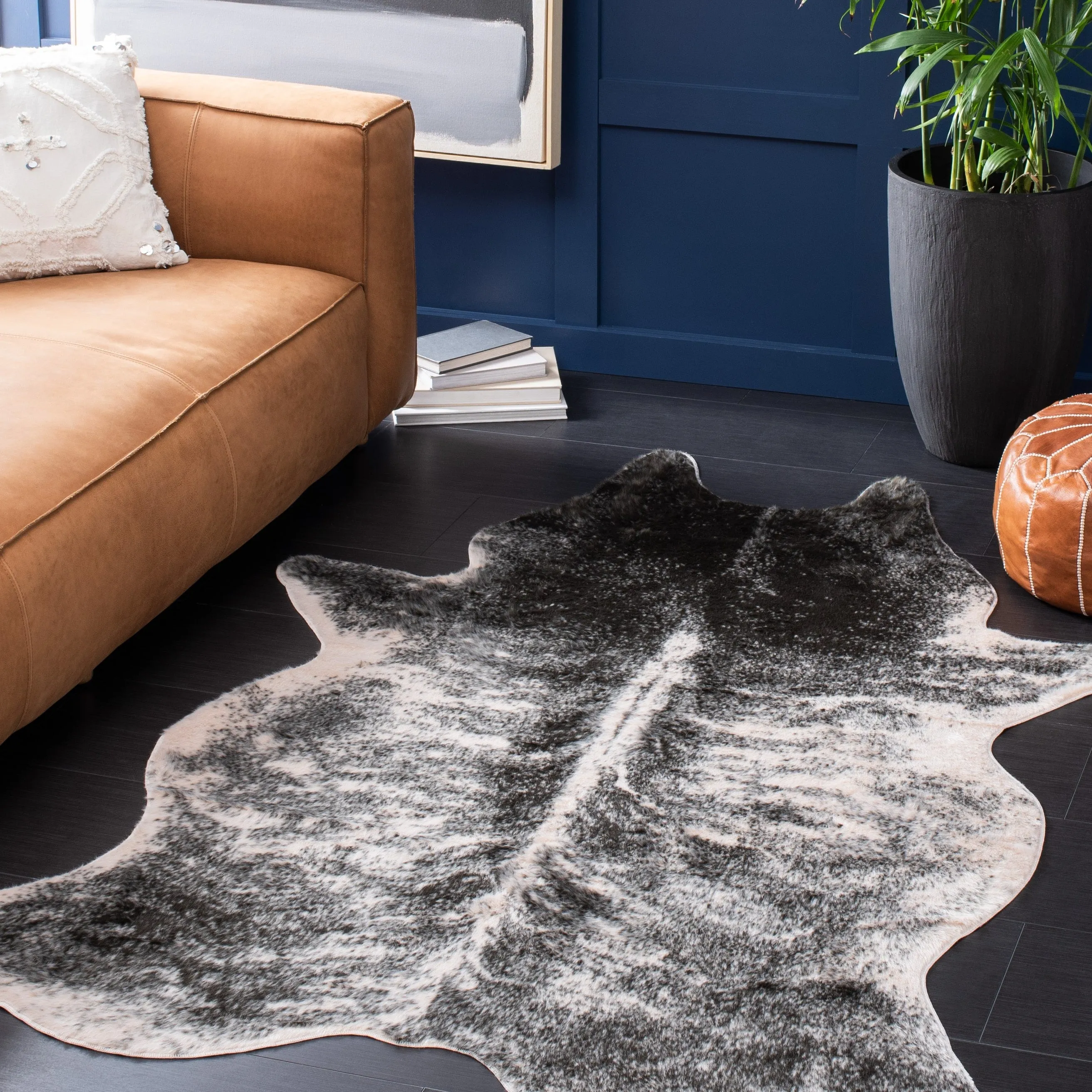 SAFAVIEH Faux Cow Hide Sinne Animal Rug
