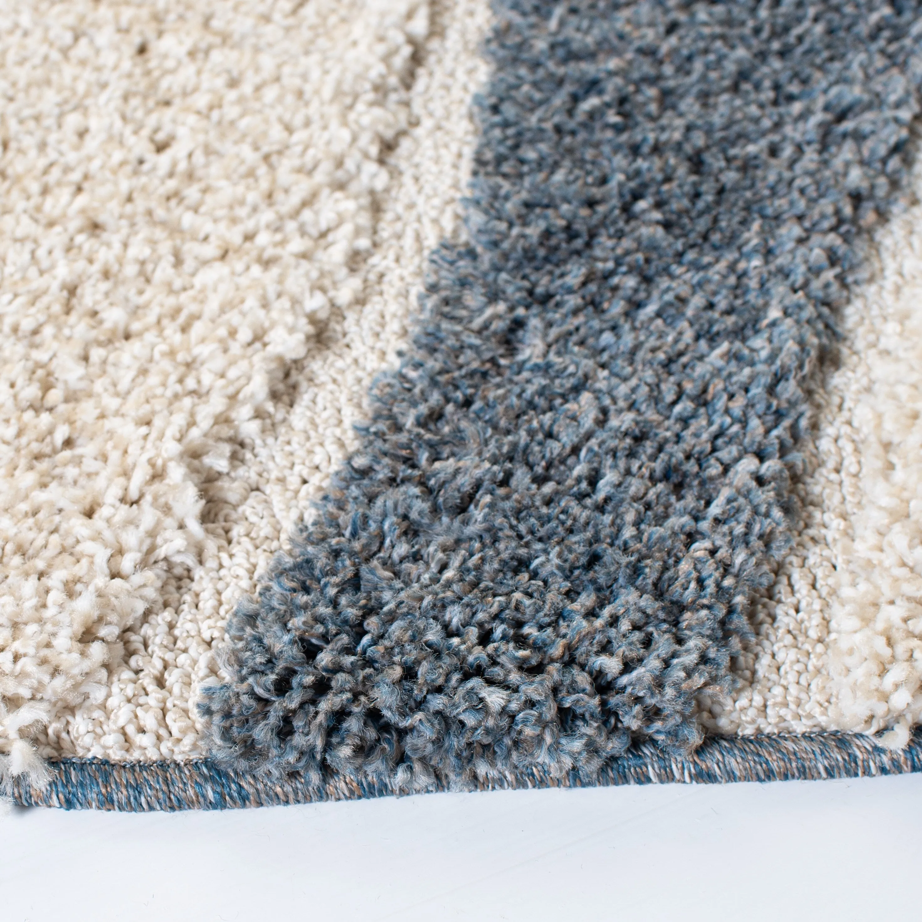 SAFAVIEH Florida Shag Rositha Abstract 1.2-inch Thick Rug