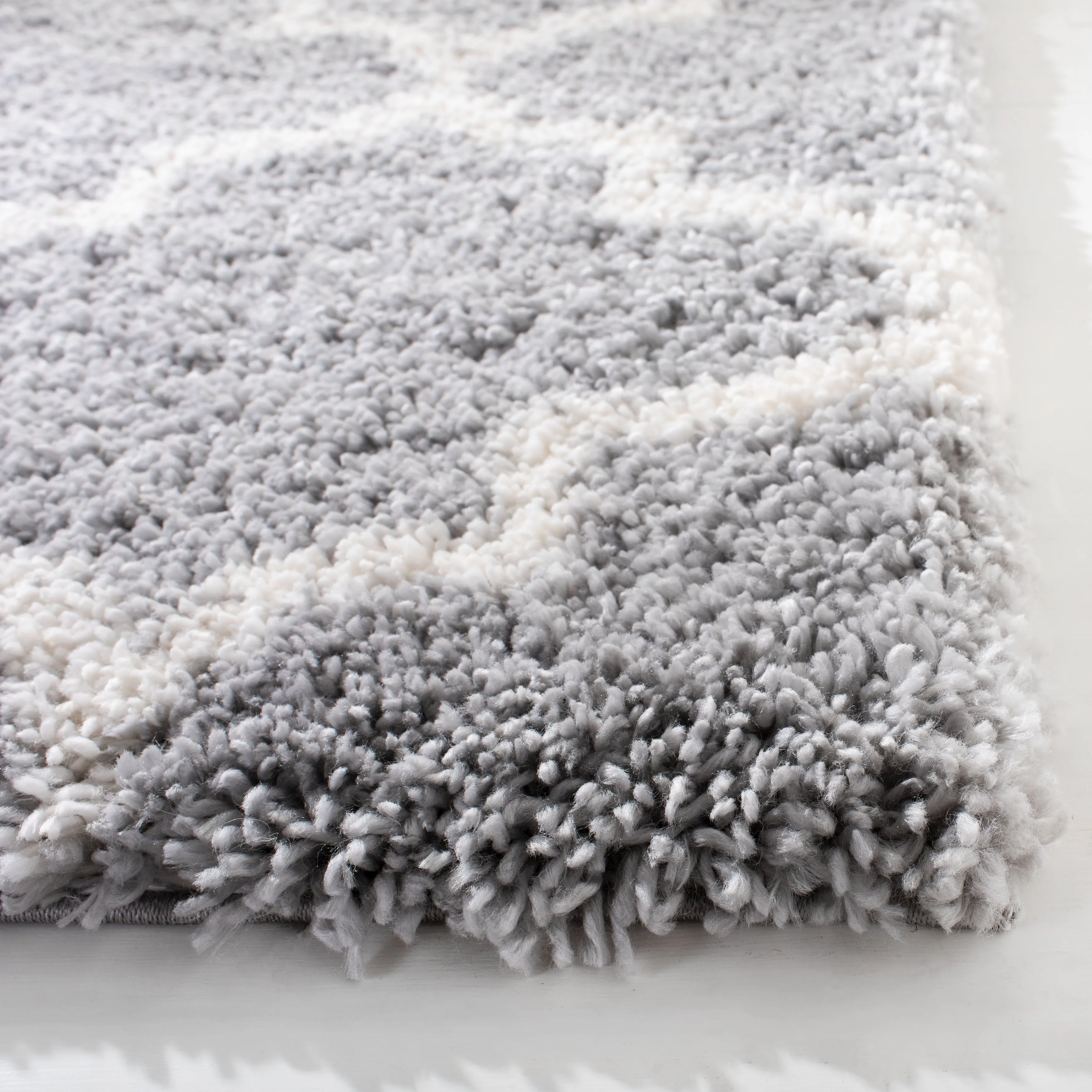 SAFAVIEH Fontana Shag Evor Trellis 2-inch Thick Rug