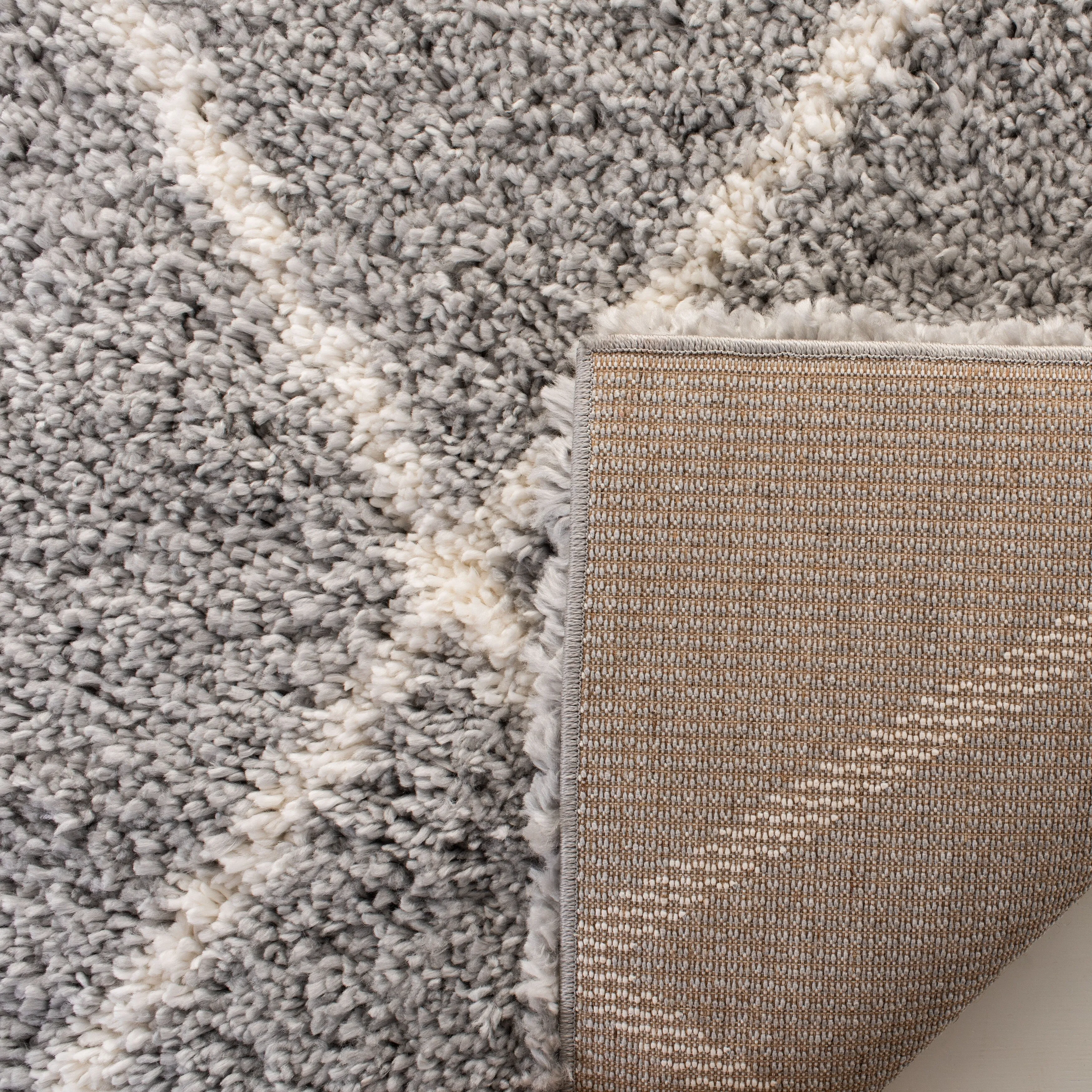 SAFAVIEH Fontana Shag Gabriela Trellis 2-inch Thick Rug - Grey/Cream - 5' 3 x 7' 6