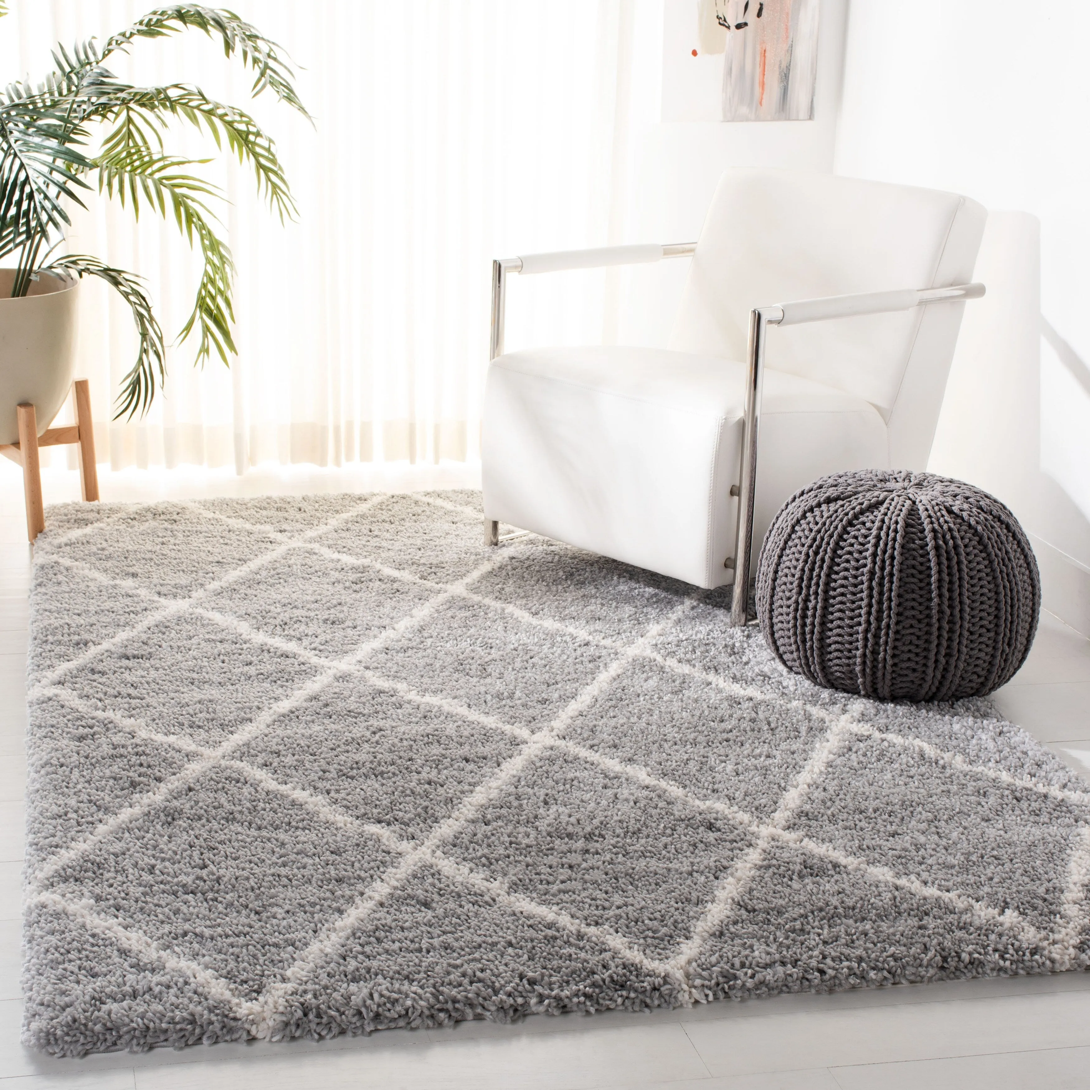 SAFAVIEH Fontana Shag Gabriela Trellis 2-inch Thick Rug - Grey/Cream - 5' 3 x 7' 6