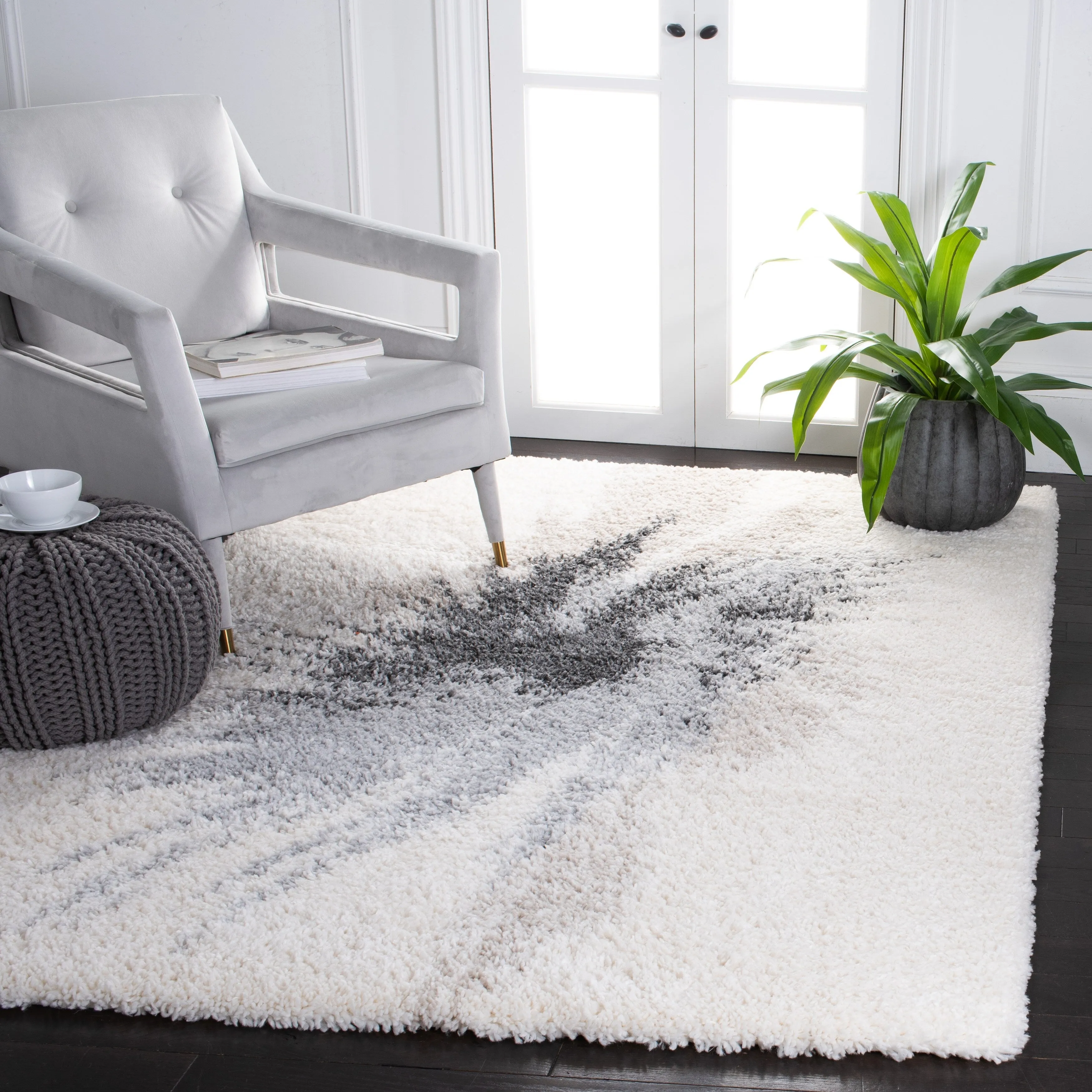 SAFAVIEH Fontana Shag Yaeko Modern Abstract 2-inch Thick Rug - Grey/Ivory - 5' 3 x 7' 6