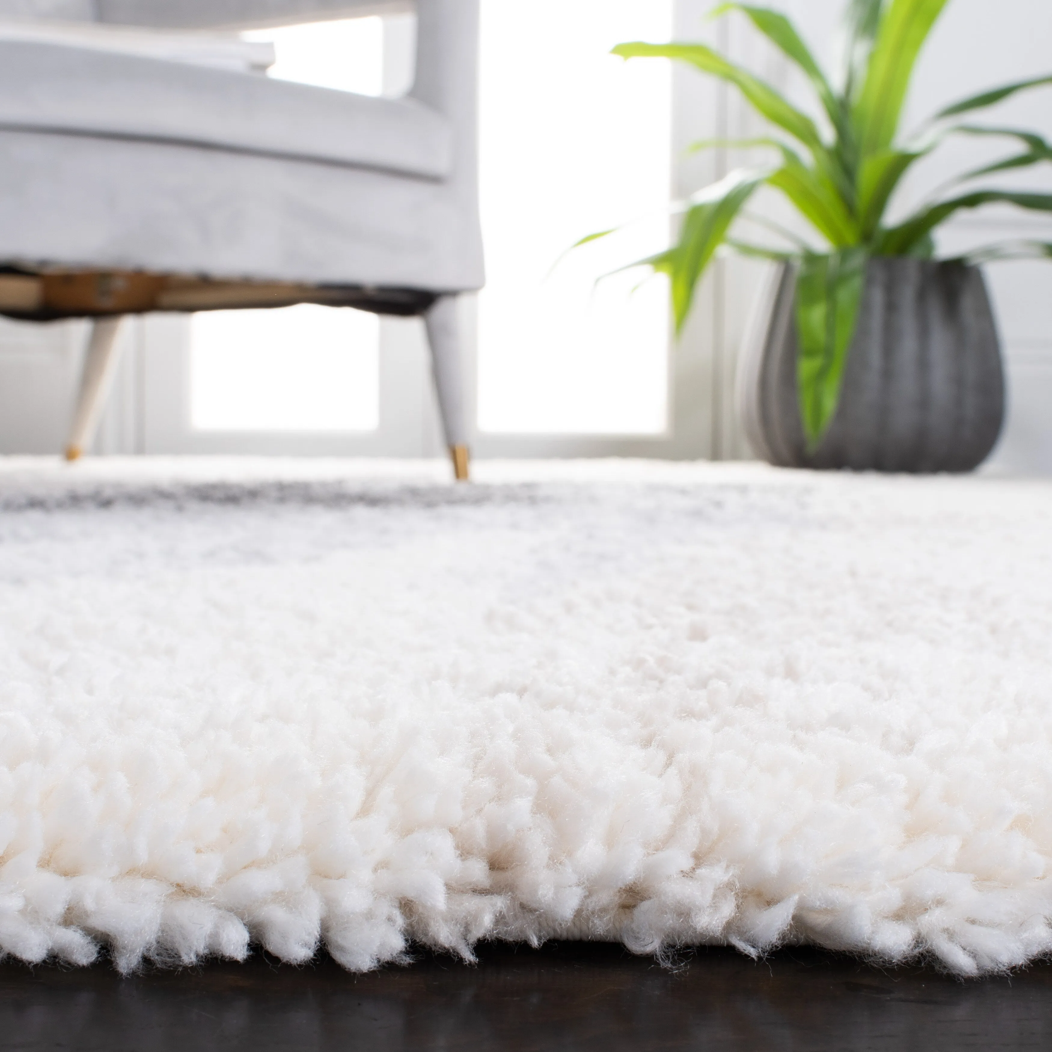 SAFAVIEH Fontana Shag Yaeko Modern Abstract 2-inch Thick Rug - Grey/Ivory - 5' 3 x 7' 6