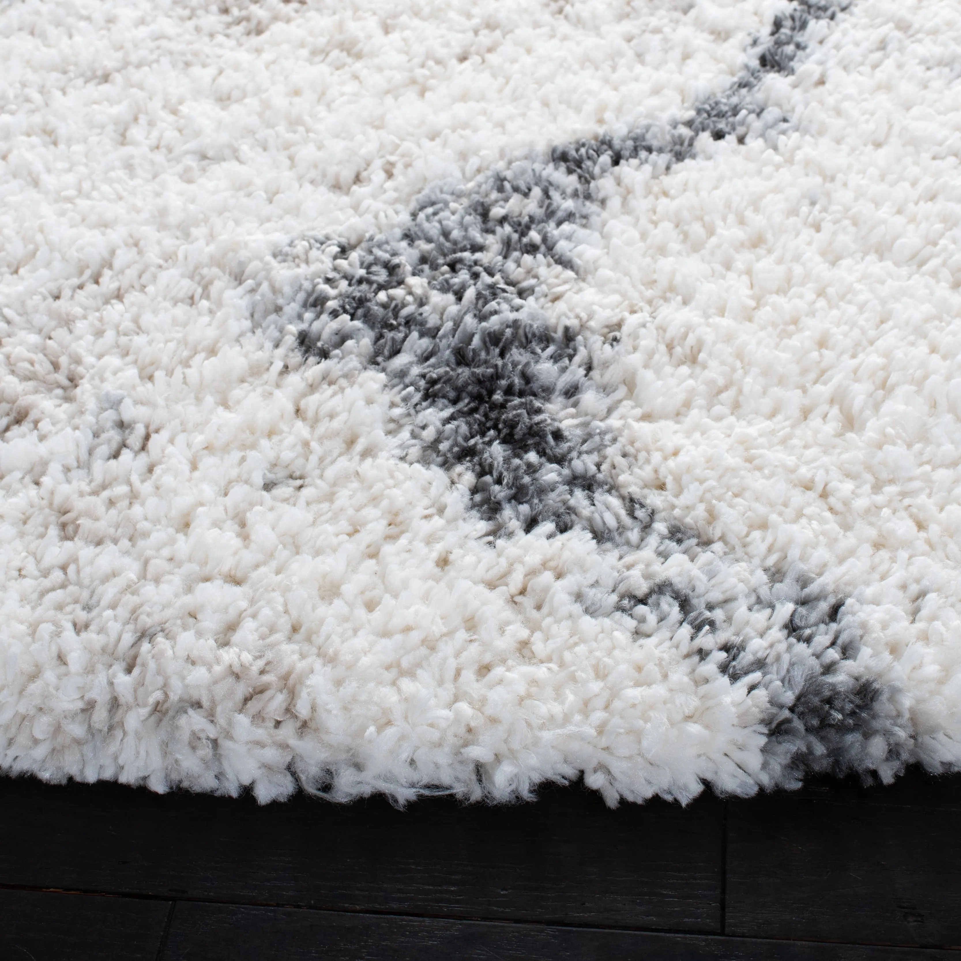 SAFAVIEH. Fontana Shag Zviya Modern Abstract 2-inch Thick Rug