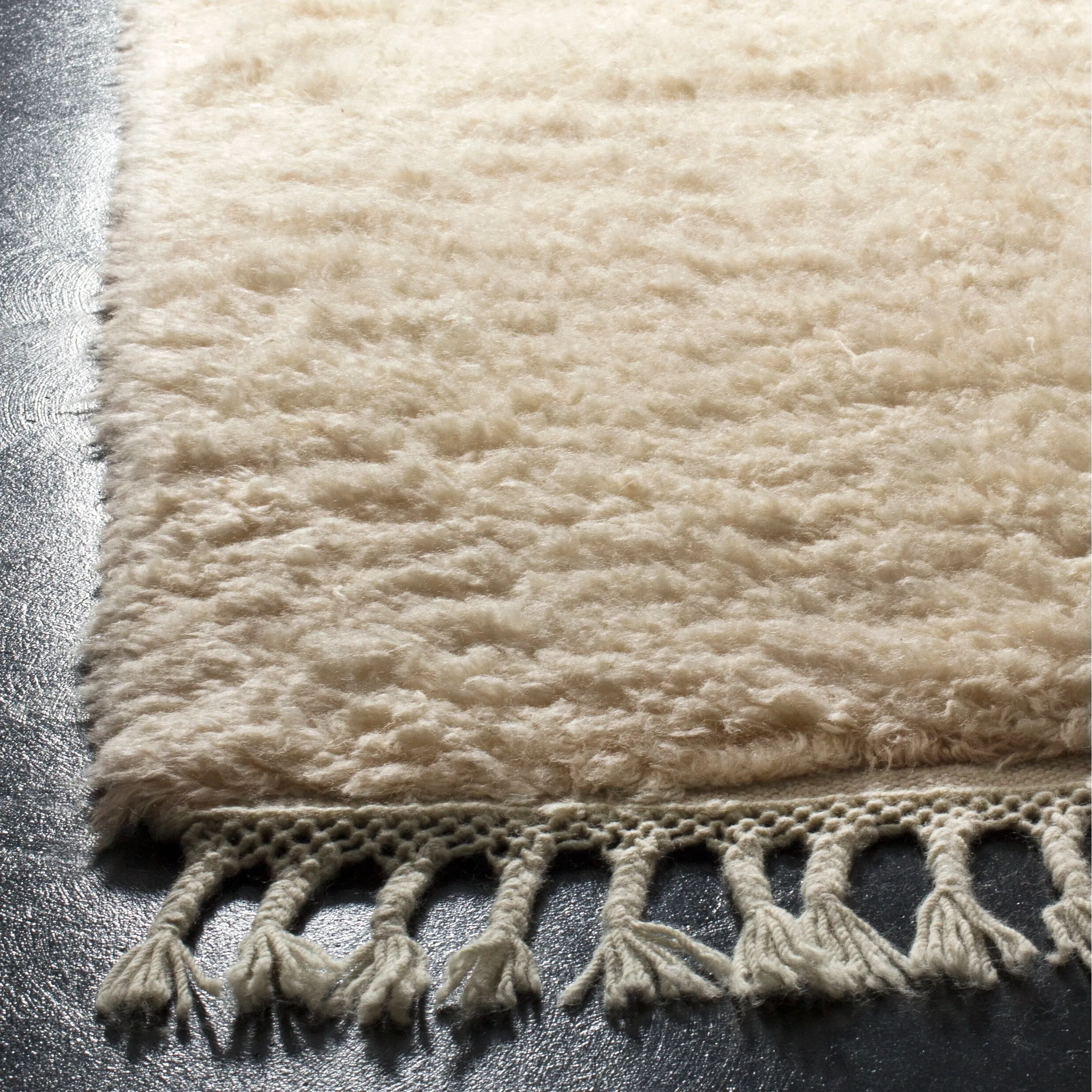 SAFAVIEH Hand-knotted Casablanca Shag Seva Tribal Wool Rug