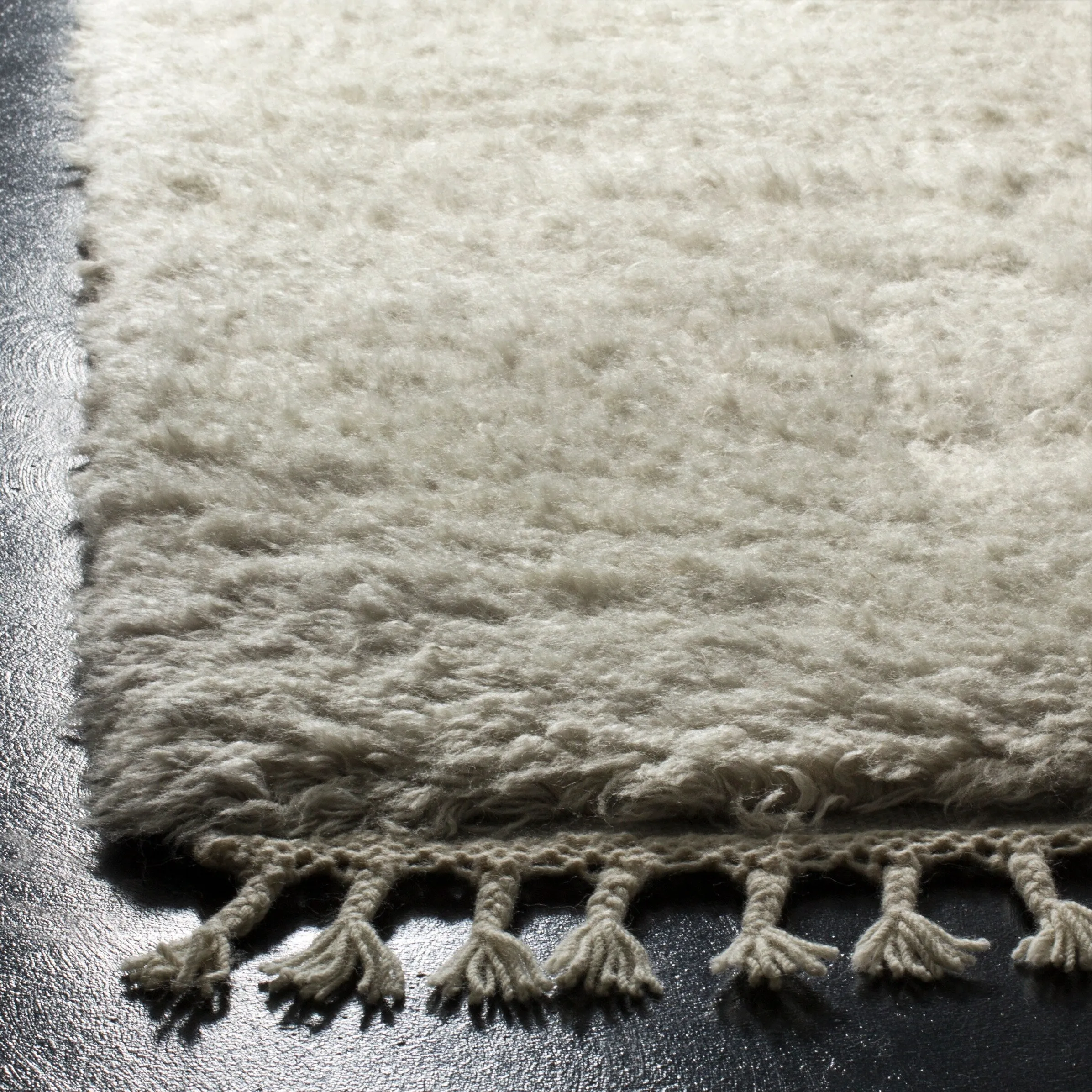 SAFAVIEH Hand-knotted Casablanca Shag Seva Tribal Wool Rug