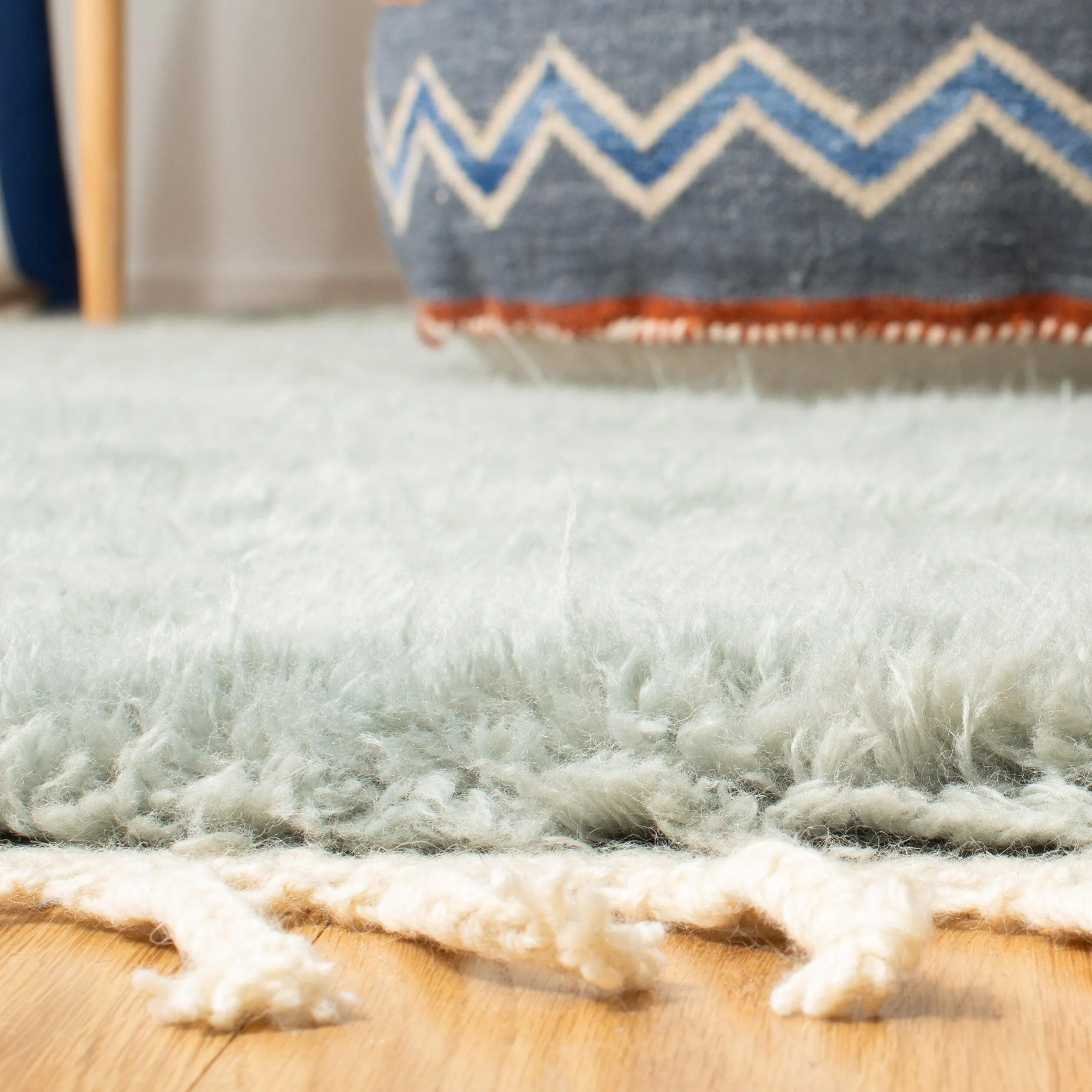SAFAVIEH Hand-knotted Casablanca Shag Seva Tribal Wool Rug