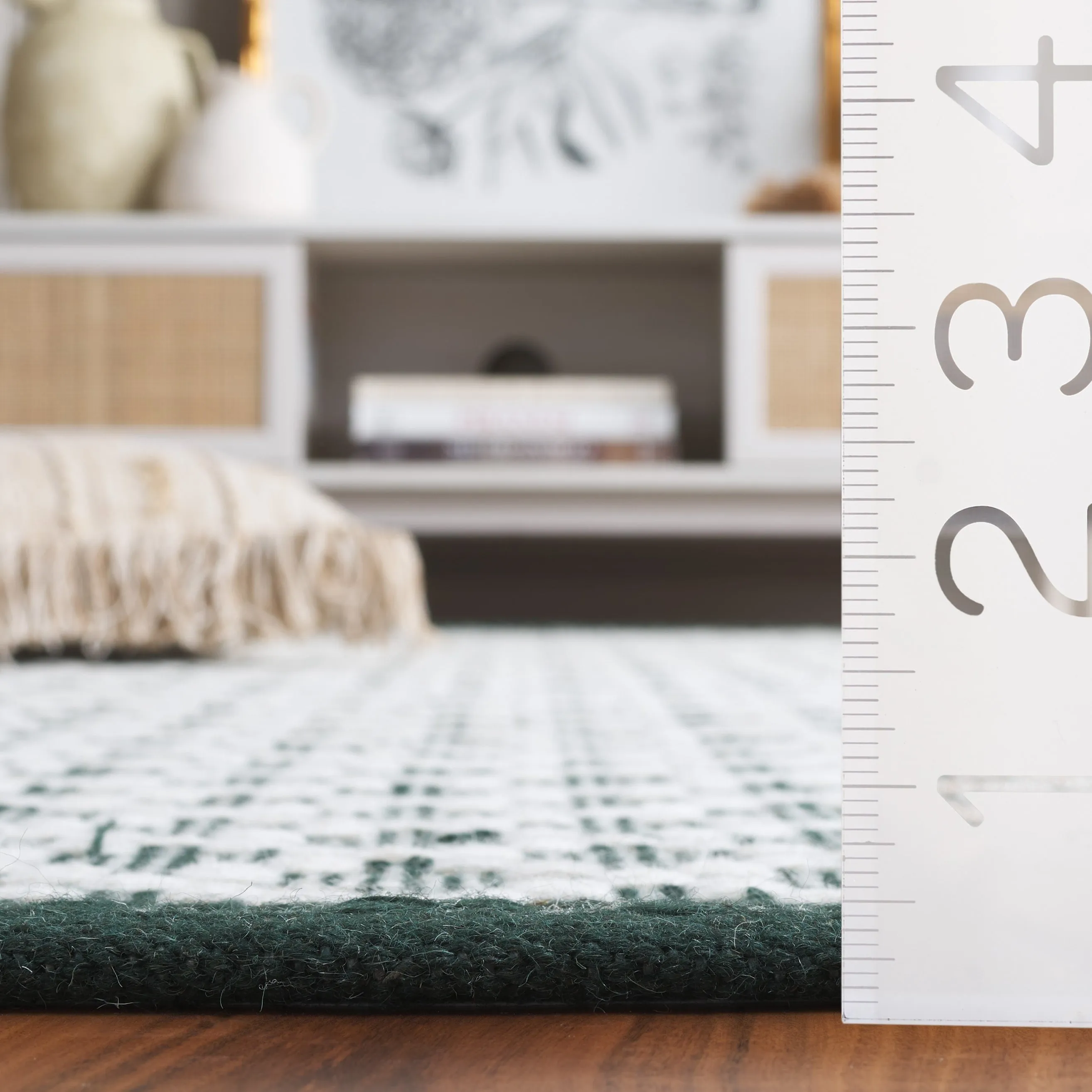 SAFAVIEH Hand-Woven Vermont Dedra Transitional Wool Rug