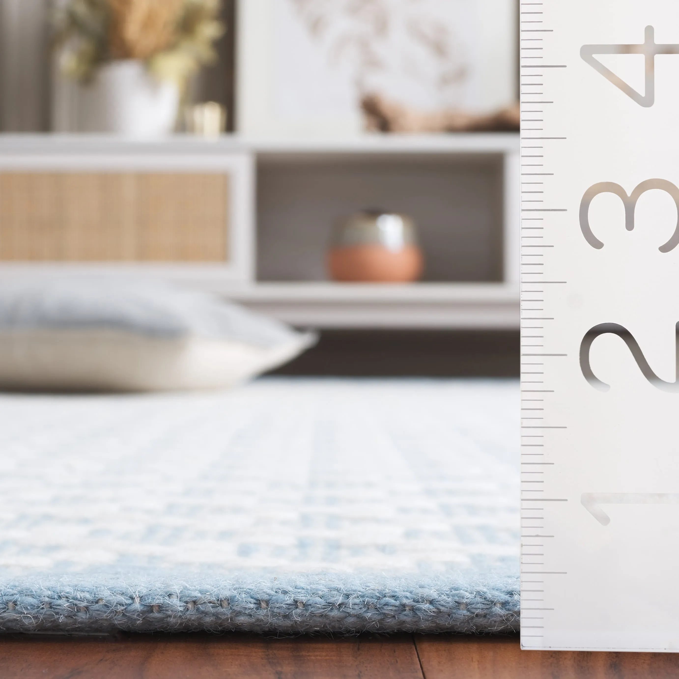 SAFAVIEH Hand-Woven Vermont Dedra Transitional Wool Rug