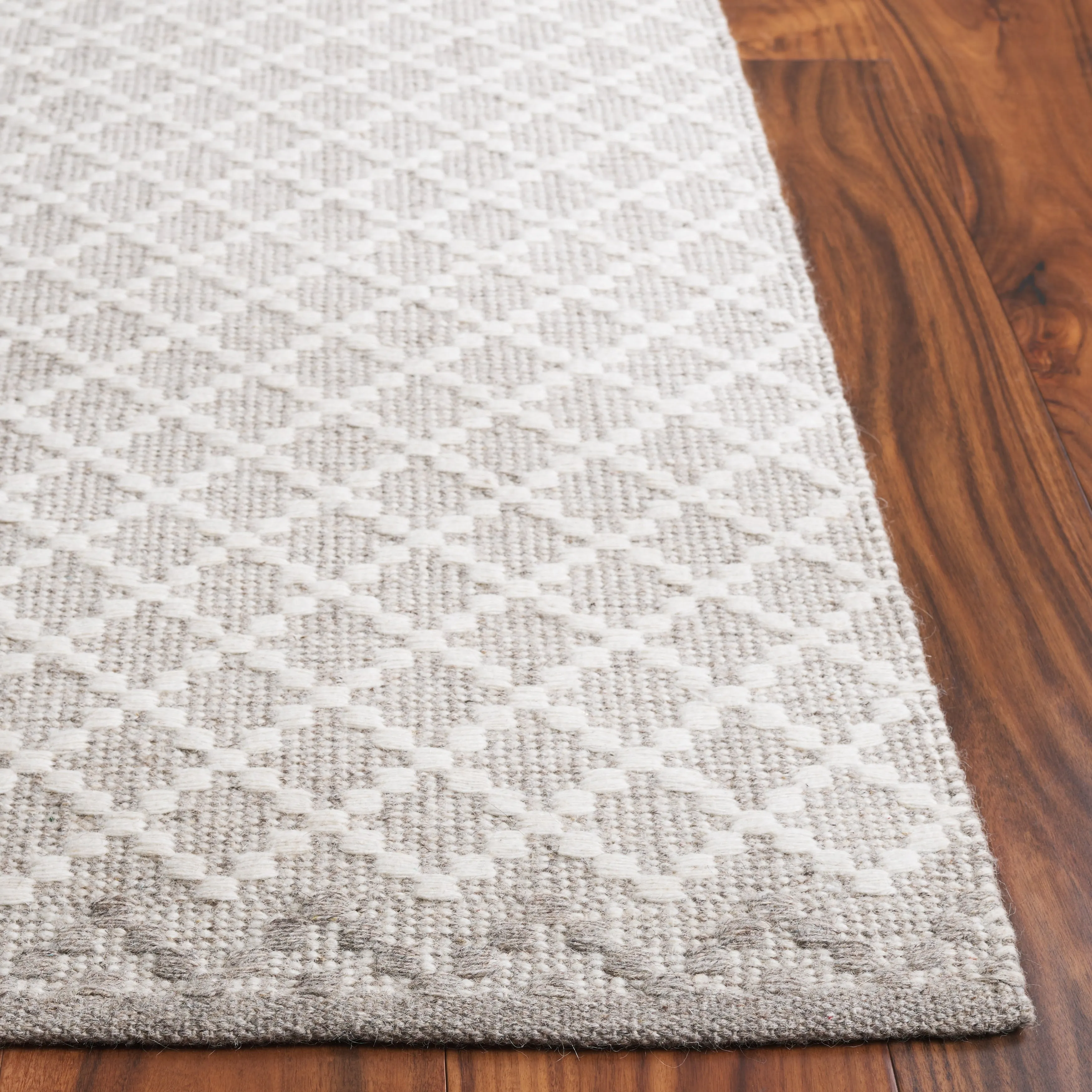 SAFAVIEH Hand-Woven Vermont Dedra Transitional Wool Rug