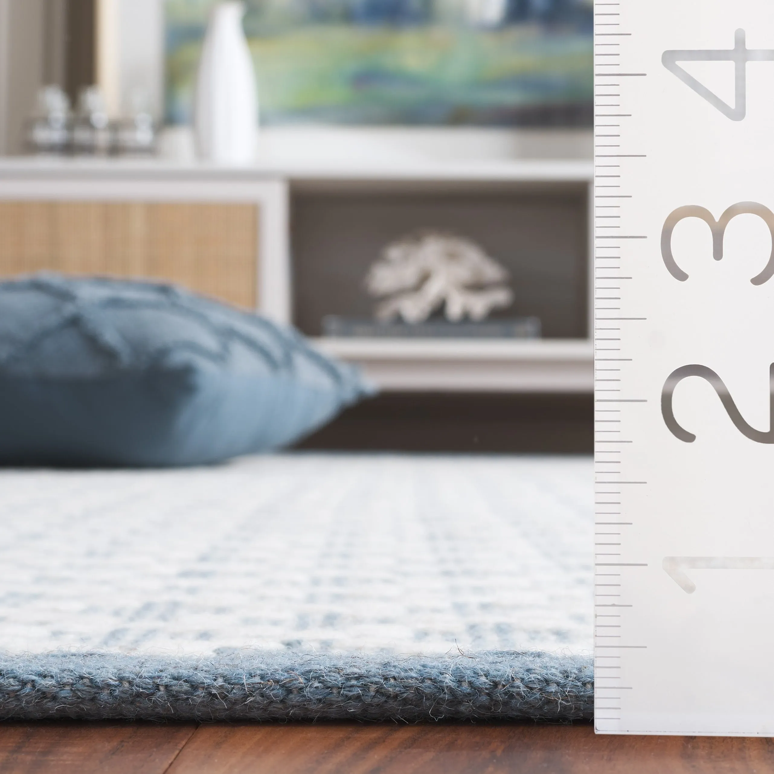 SAFAVIEH Hand-Woven Vermont Dedra Transitional Wool Rug