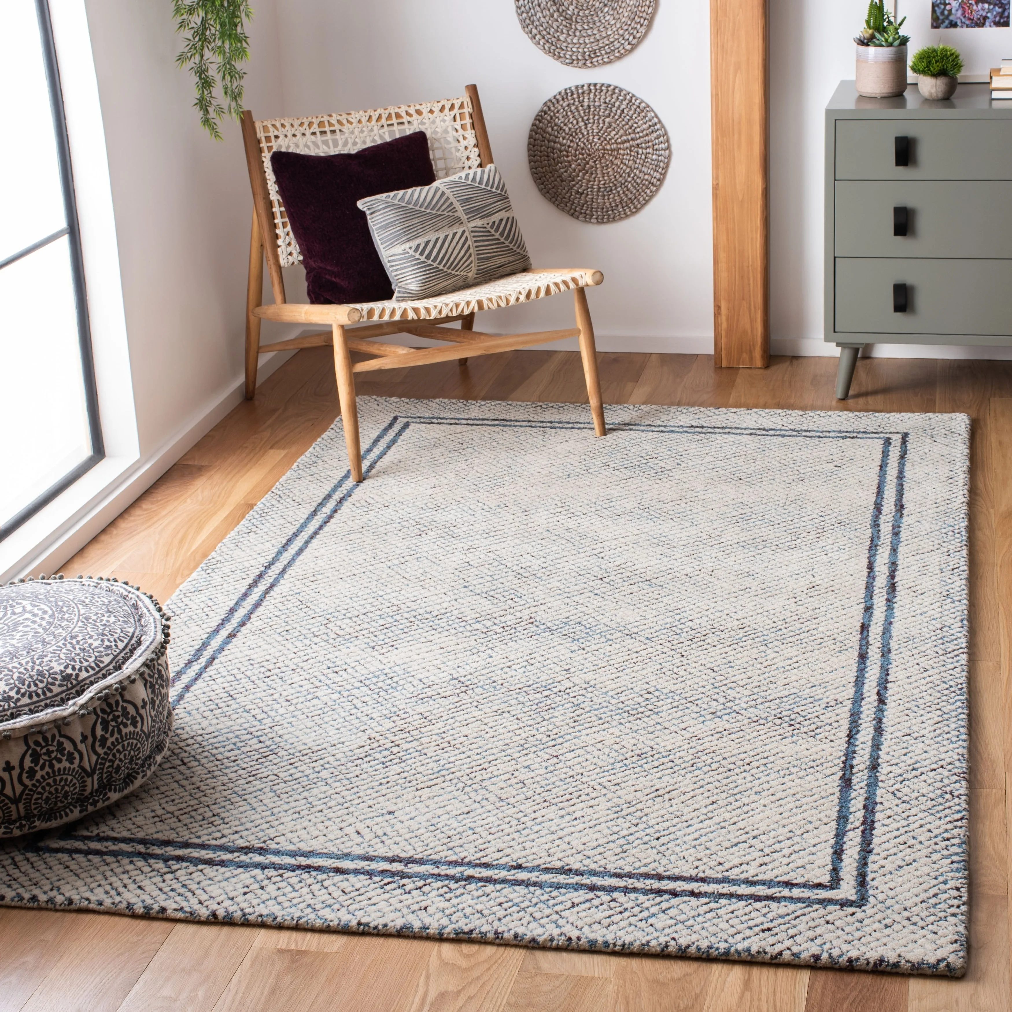 SAFAVIEH Handmade Abstract Adua Modern Wool Rug - Ivory/Navy - 9' x 12'