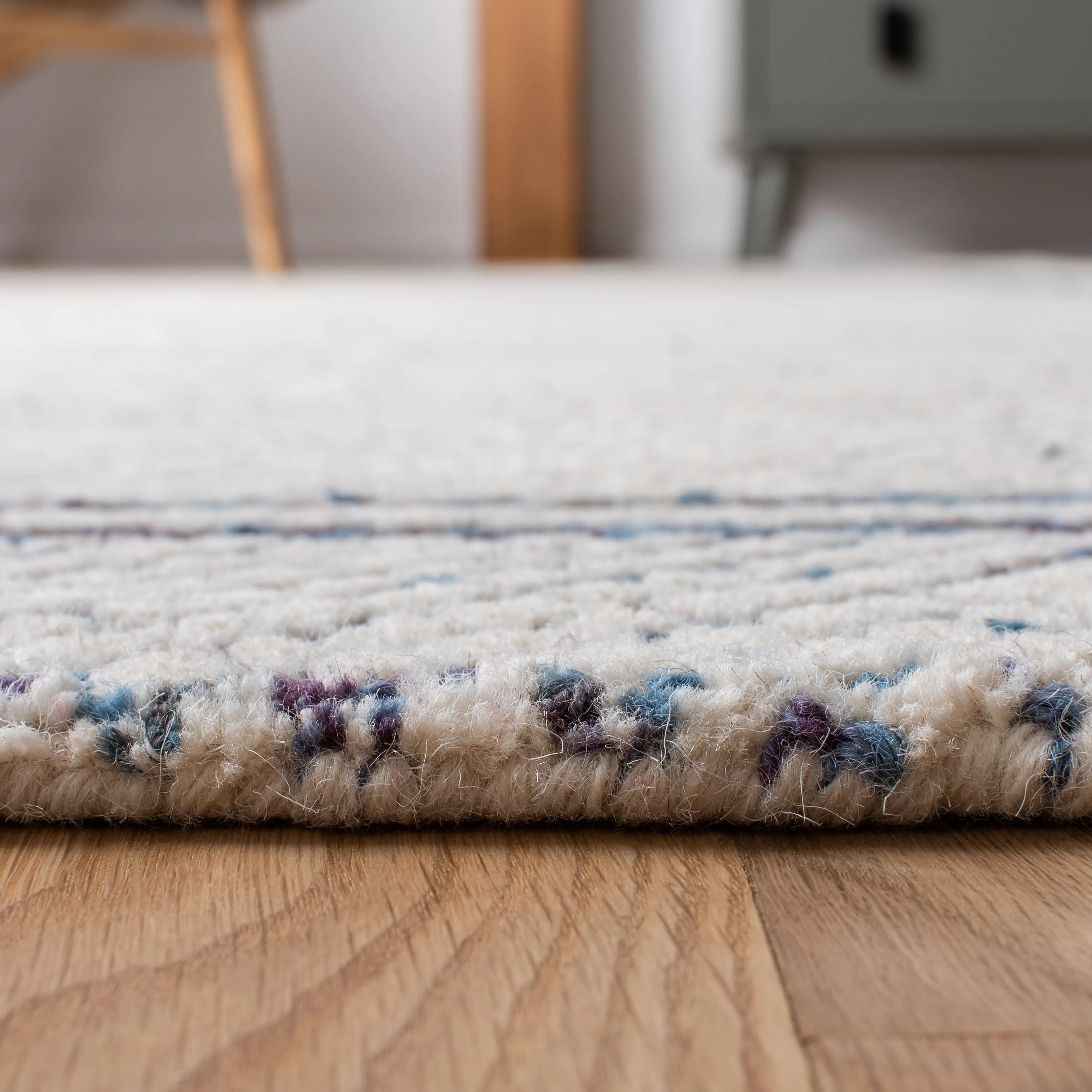 SAFAVIEH Handmade Abstract Adua Modern Wool Rug - Ivory/Navy - 9' x 12'
