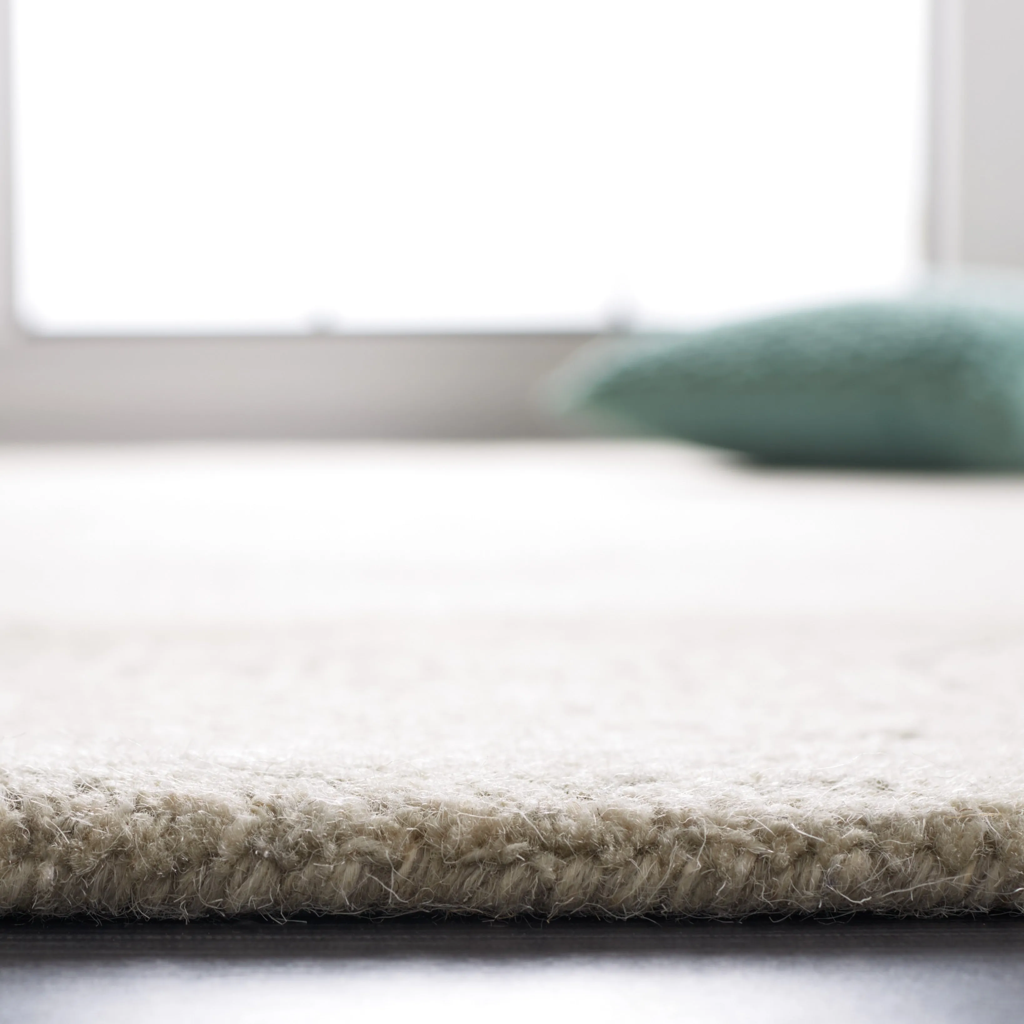 SAFAVIEH Handmade Abstract Auli Modern Wool Rug