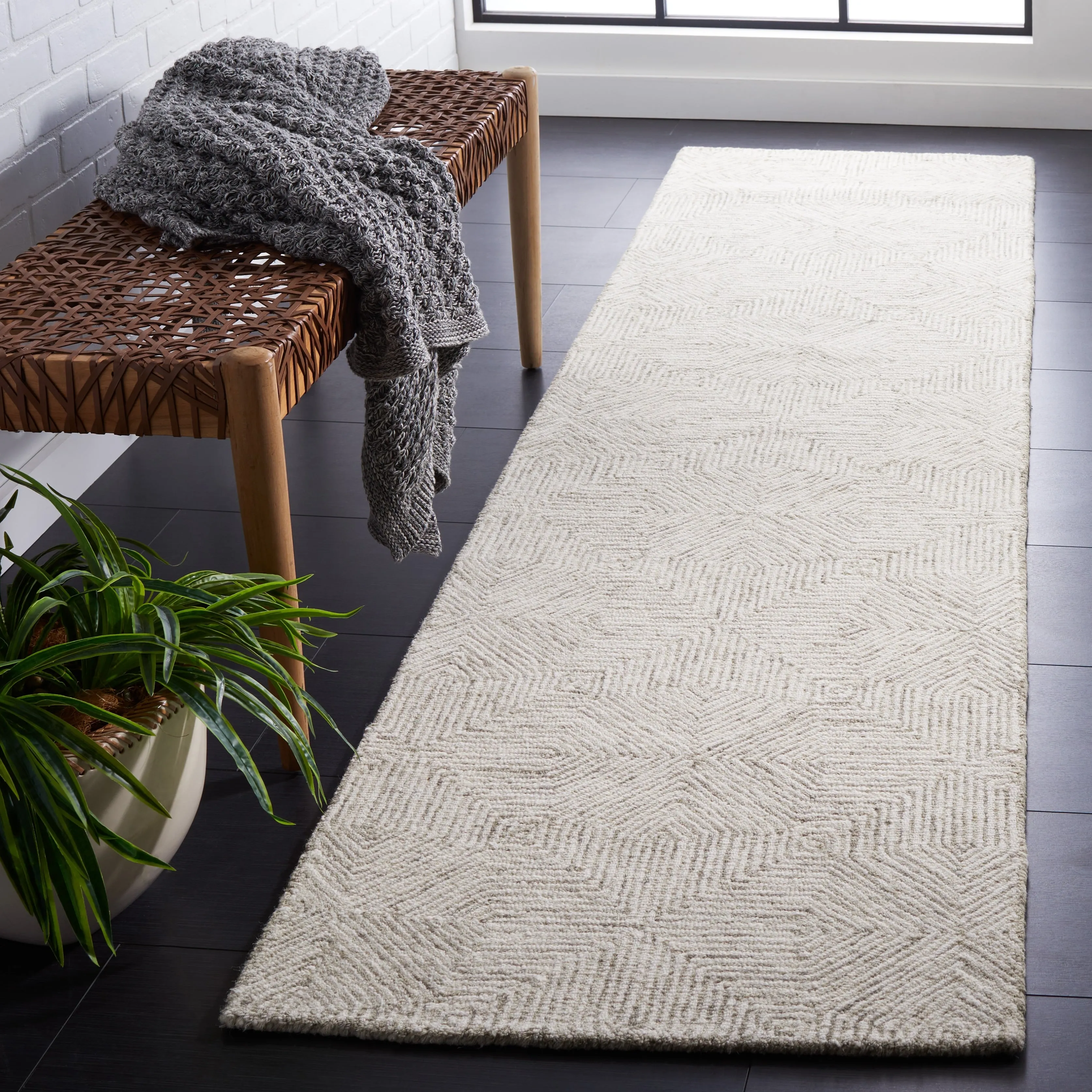 SAFAVIEH Handmade Abstract Auli Modern Wool Rug