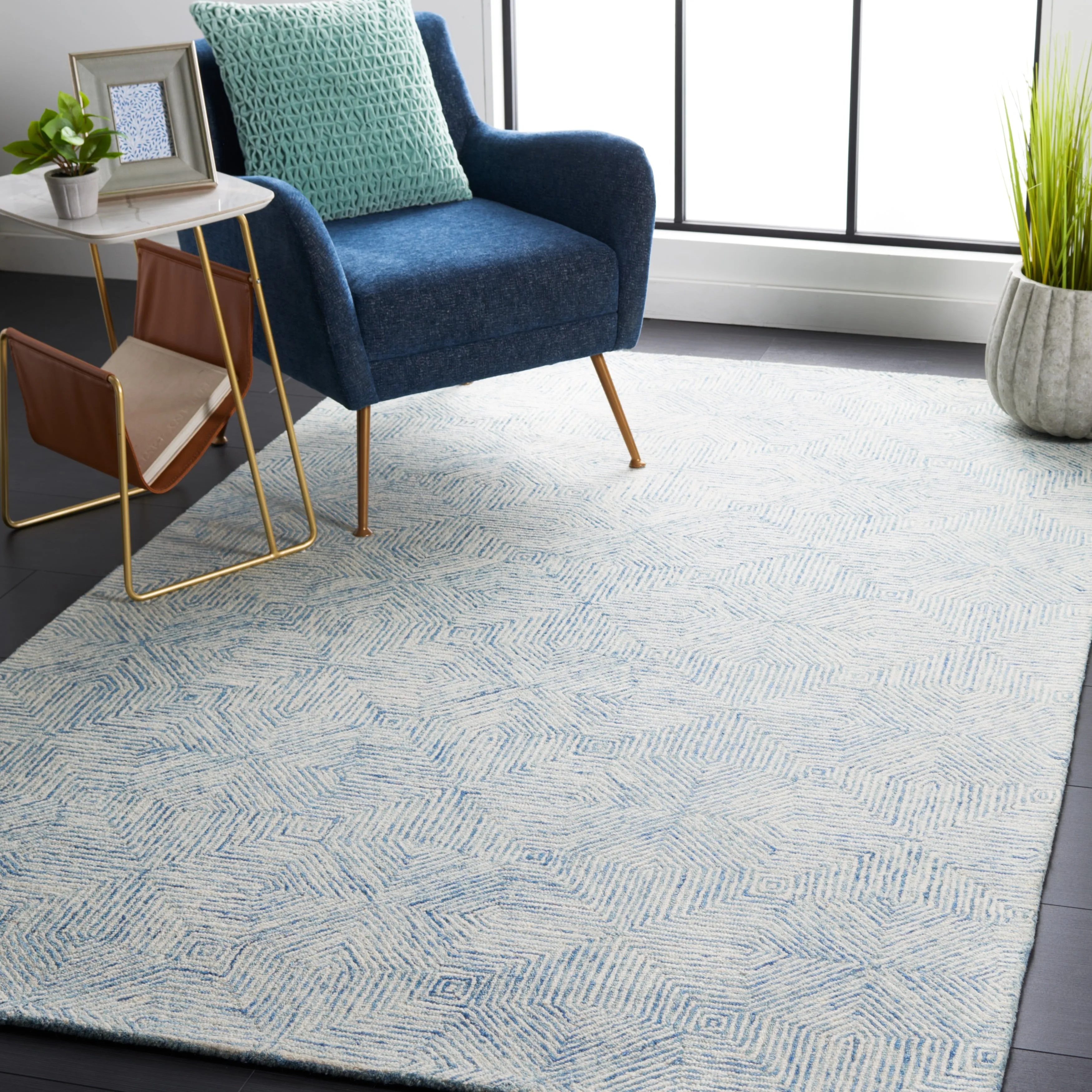 SAFAVIEH Handmade Abstract Auli Modern Wool Rug