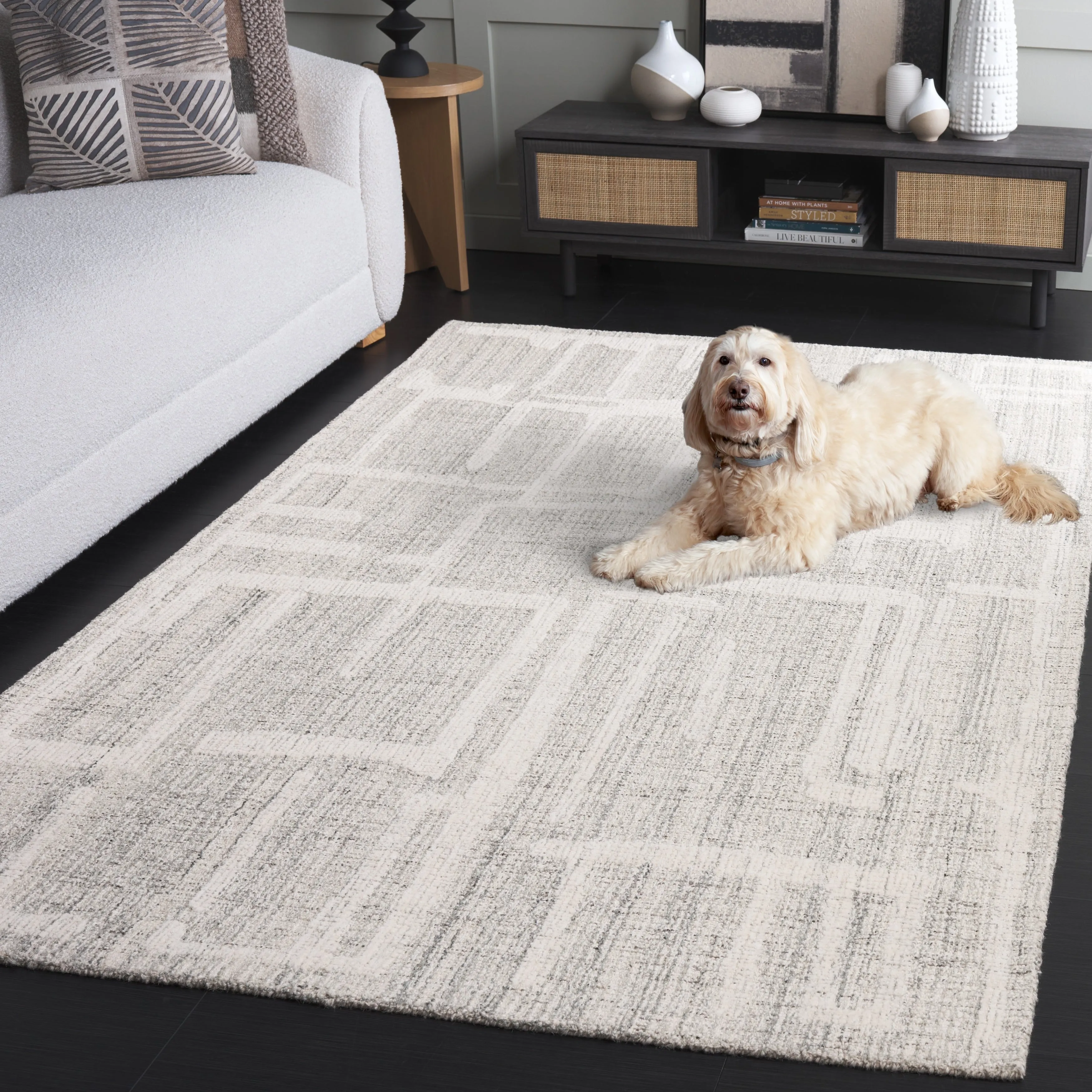 SAFAVIEH Handmade Abstract Bjargey Contemporary Wool Rug