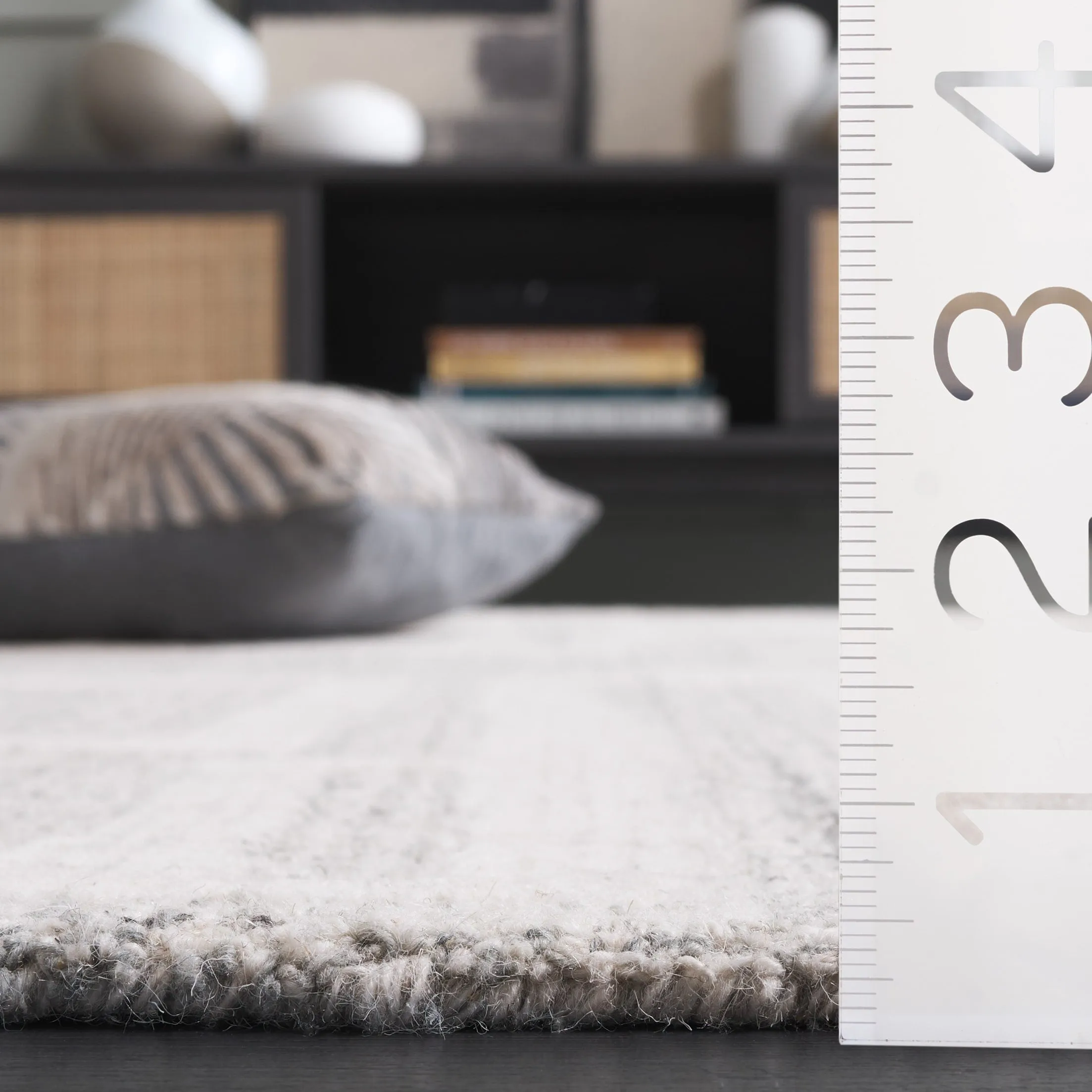 SAFAVIEH Handmade Abstract Bjargey Contemporary Wool Rug
