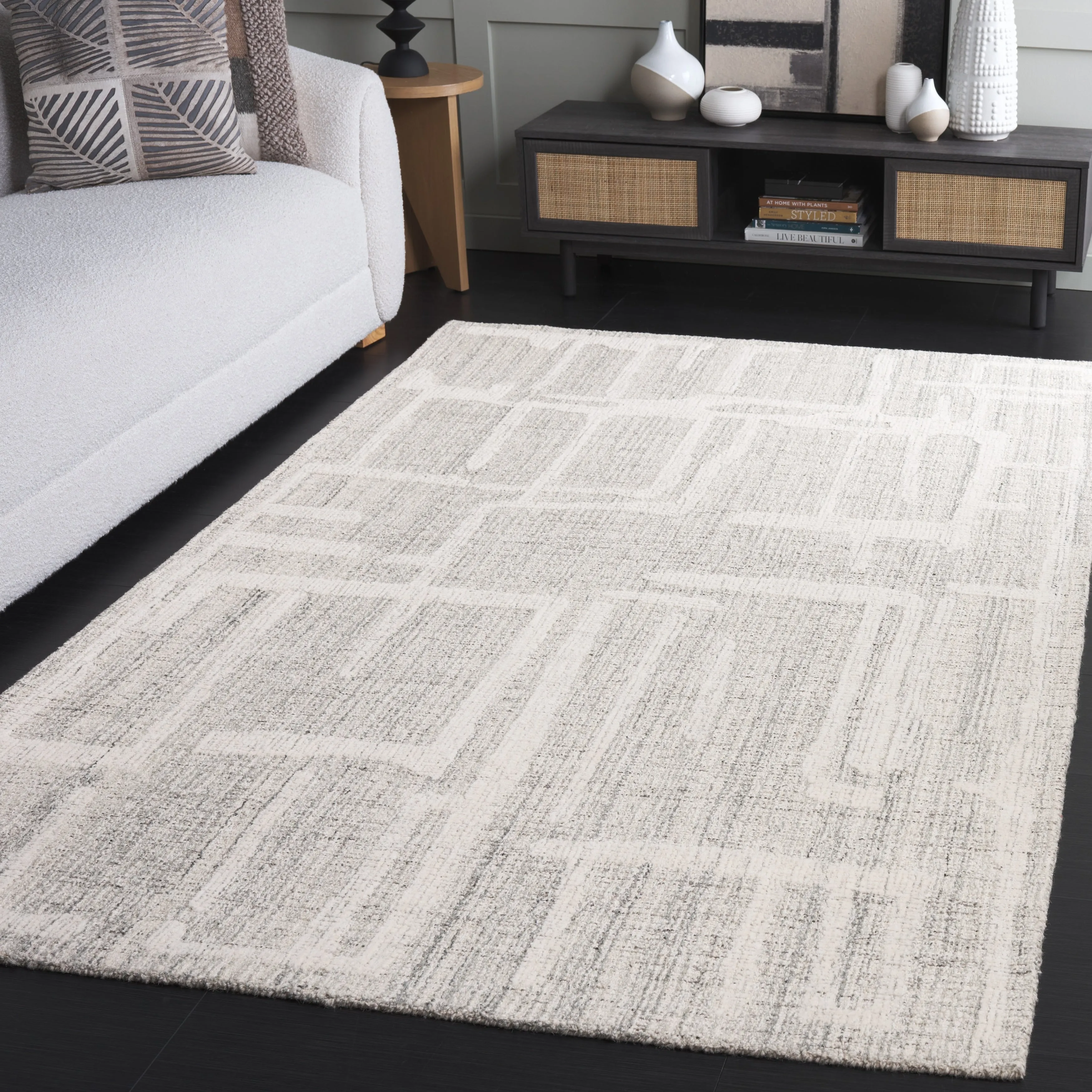 SAFAVIEH Handmade Abstract Bjargey Contemporary Wool Rug