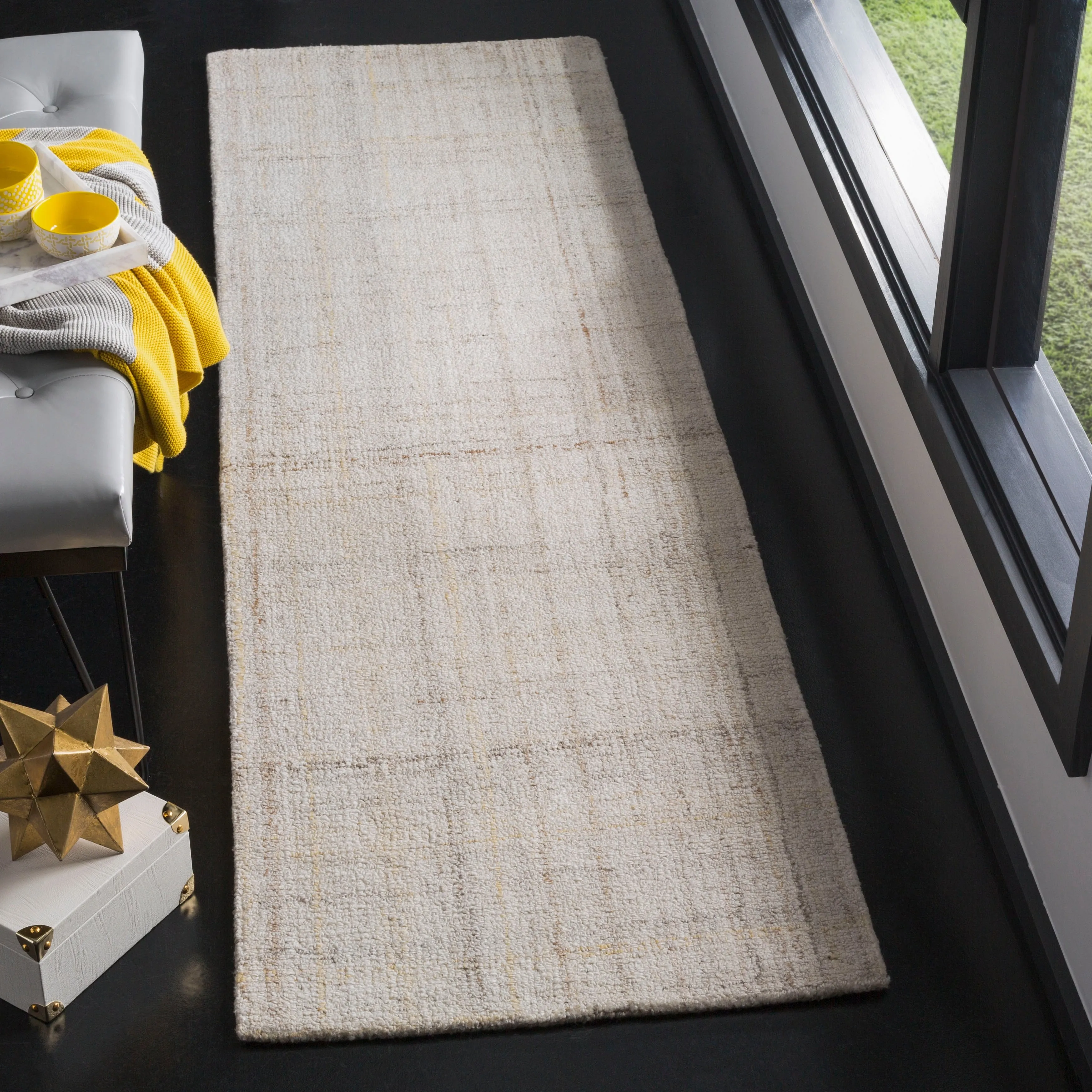 SAFAVIEH Handmade Abstract Coraly Modern Viscose Rug
