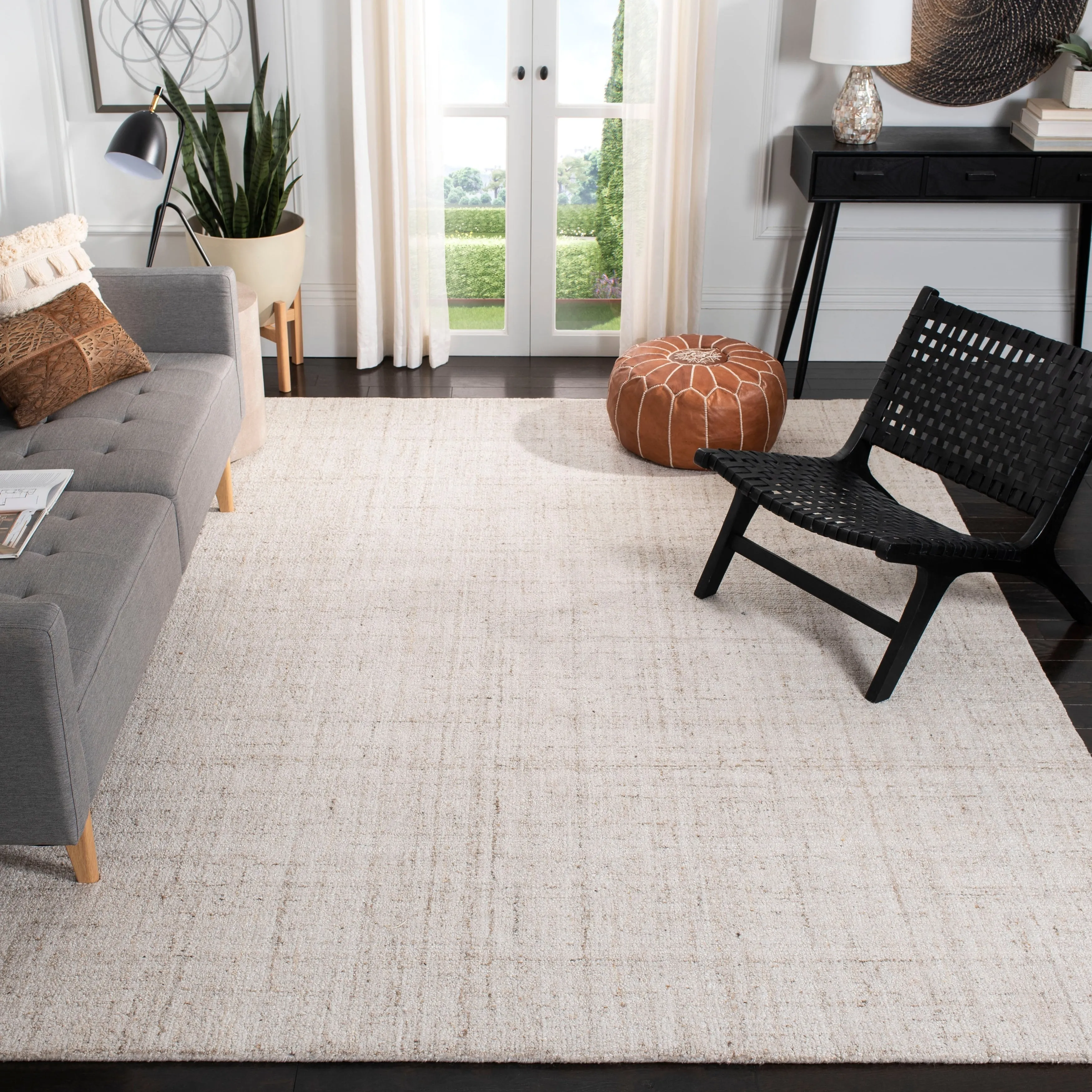 SAFAVIEH Handmade Abstract Coraly Modern Viscose Rug