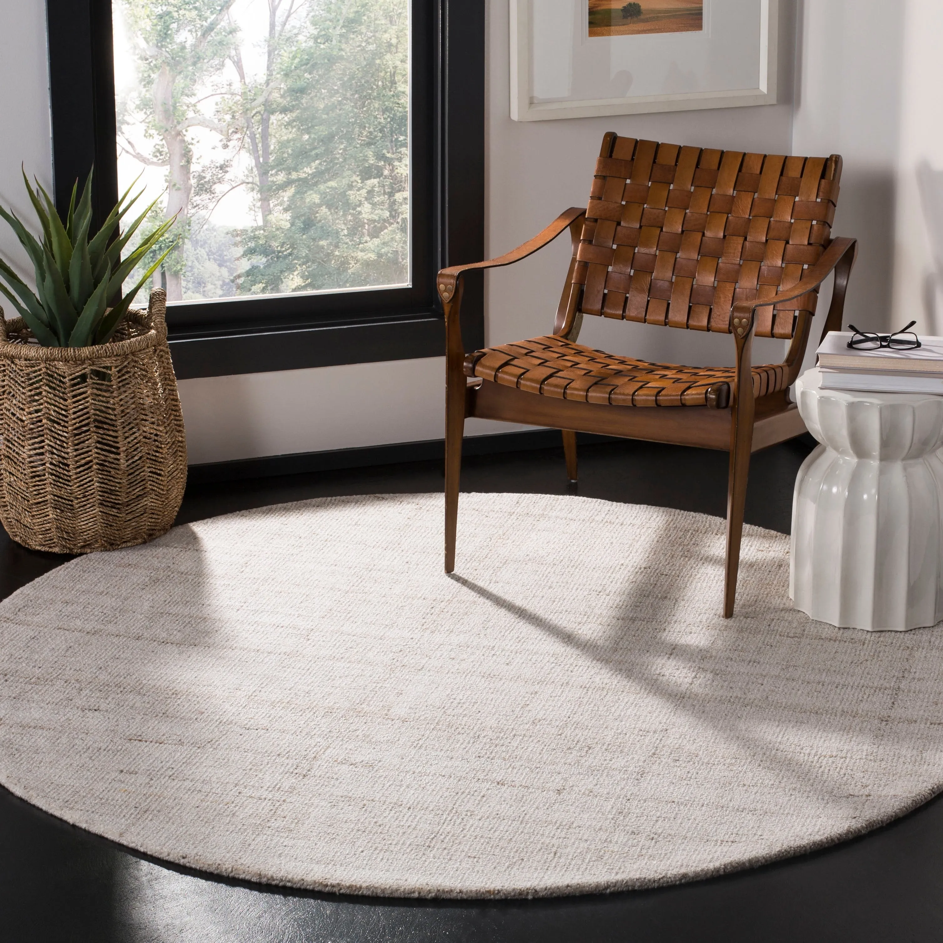SAFAVIEH Handmade Abstract Coraly Modern Viscose Rug