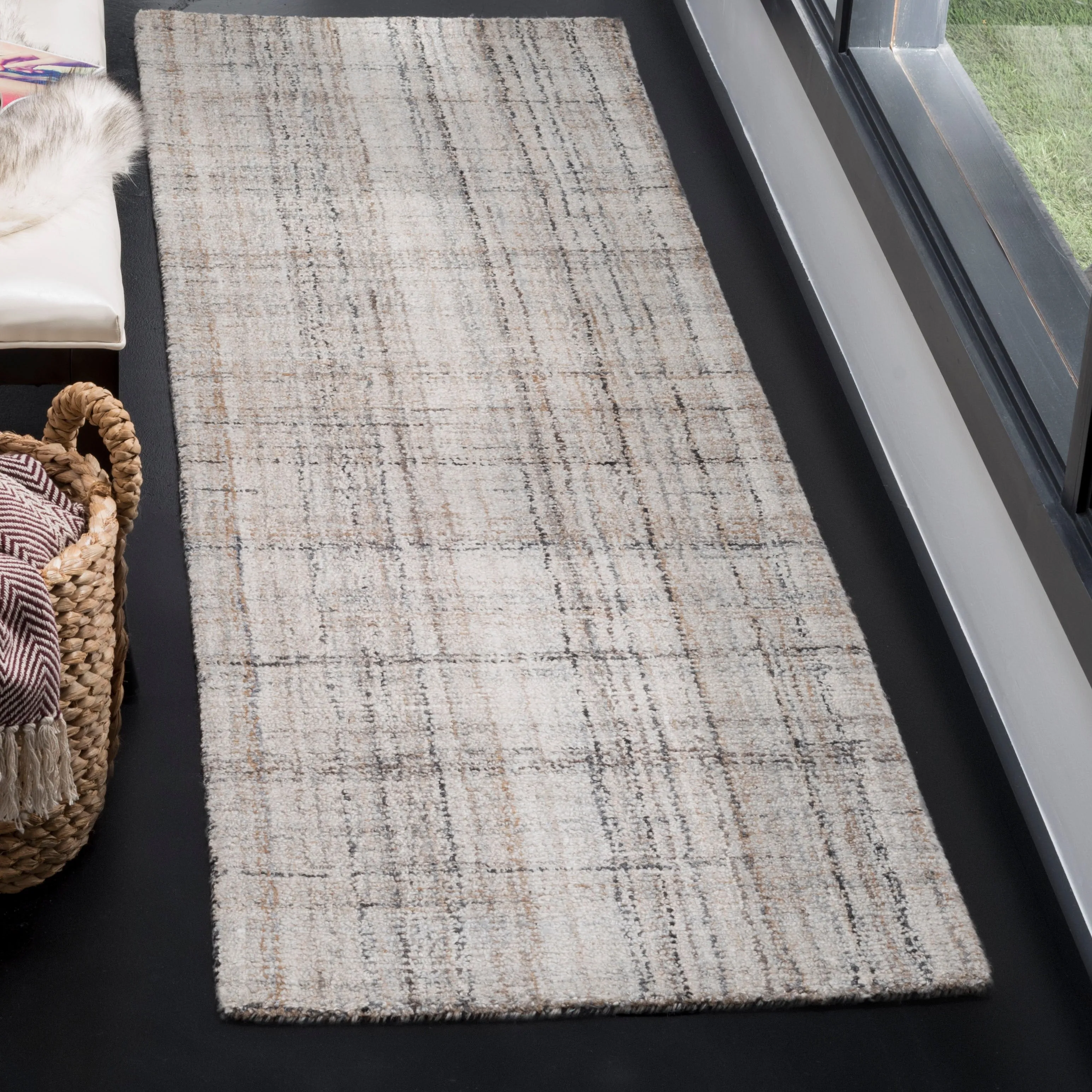 SAFAVIEH Handmade Abstract Coraly Modern Viscose Rug