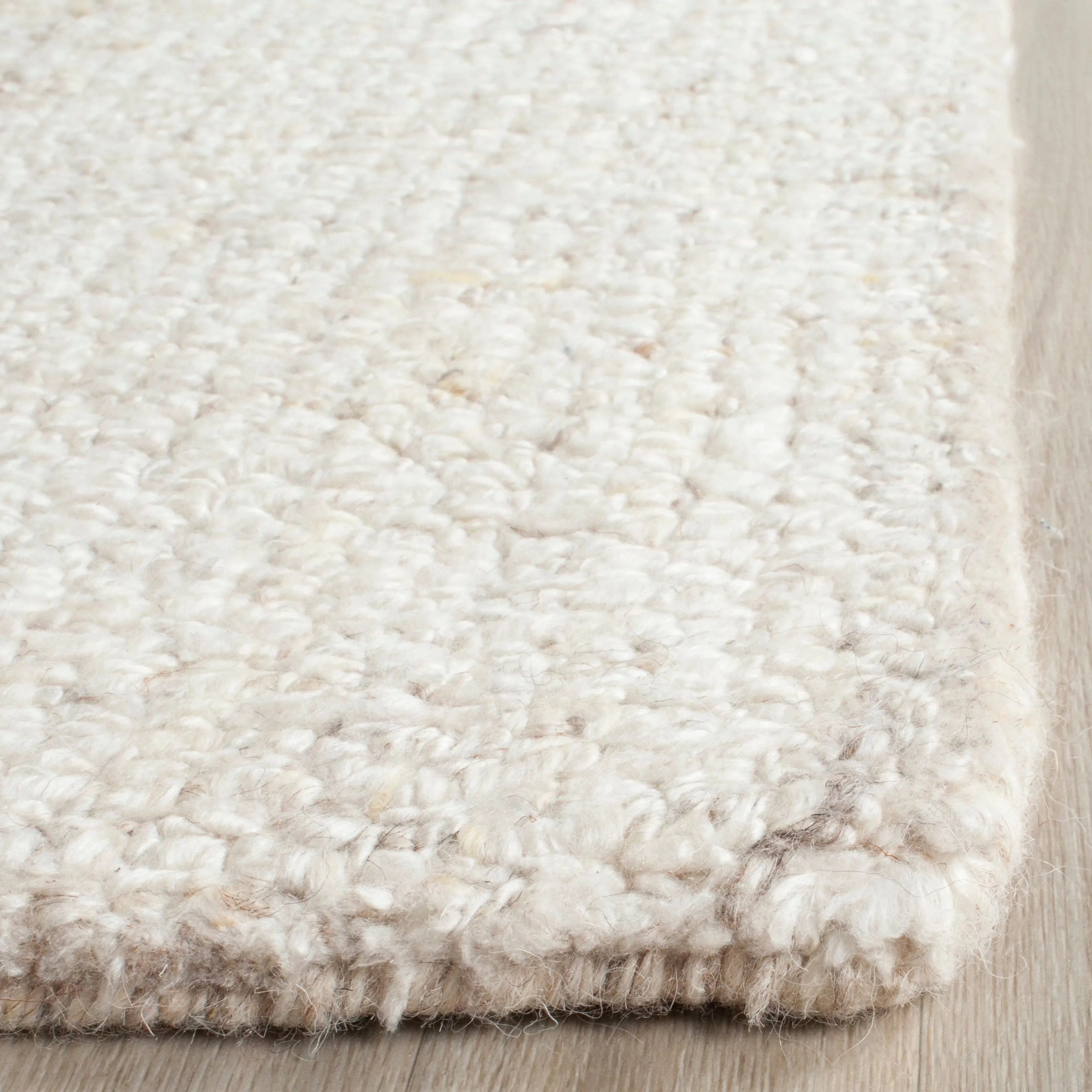SAFAVIEH Handmade Abstract Coraly Modern Viscose Rug