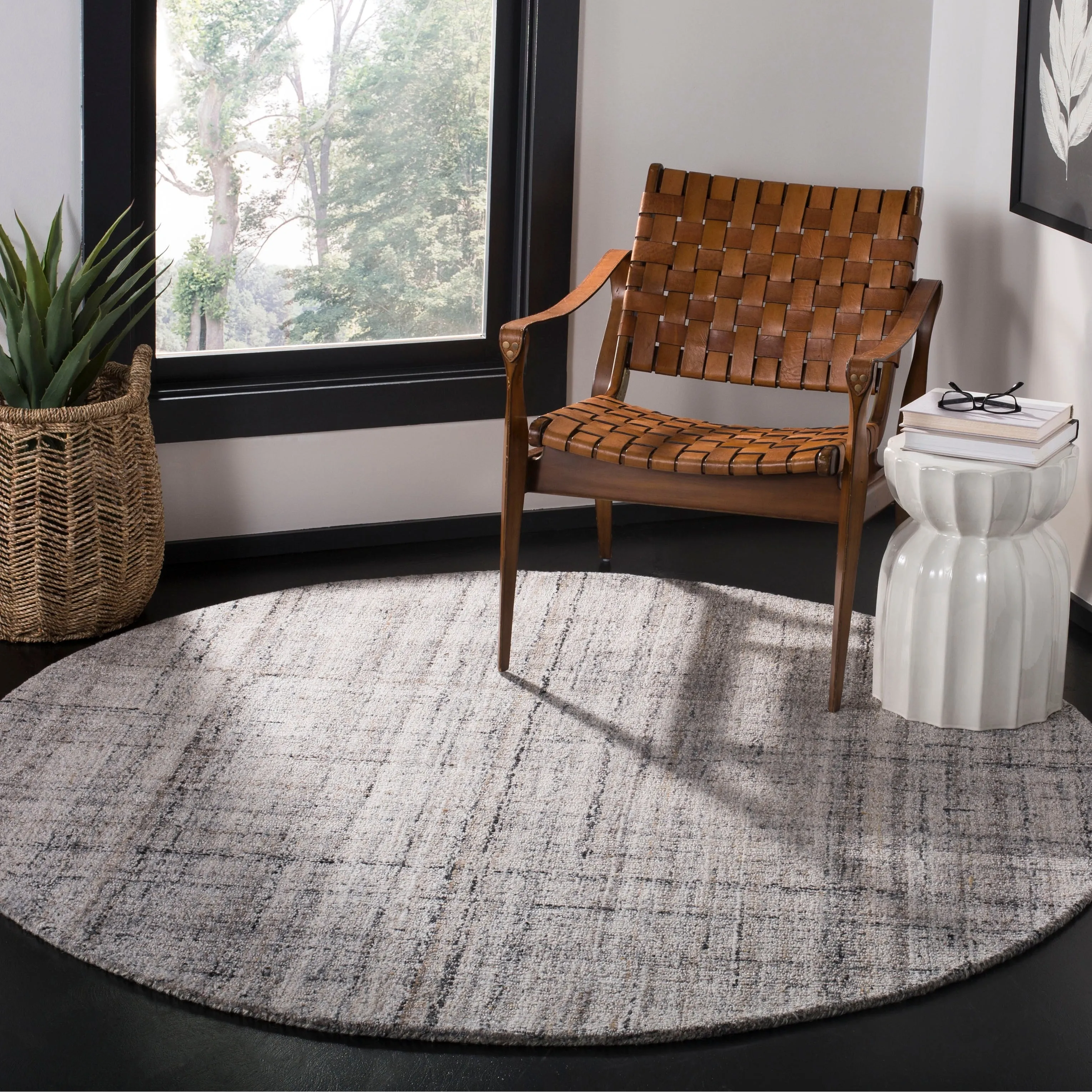 SAFAVIEH Handmade Abstract Coraly Modern Viscose Rug