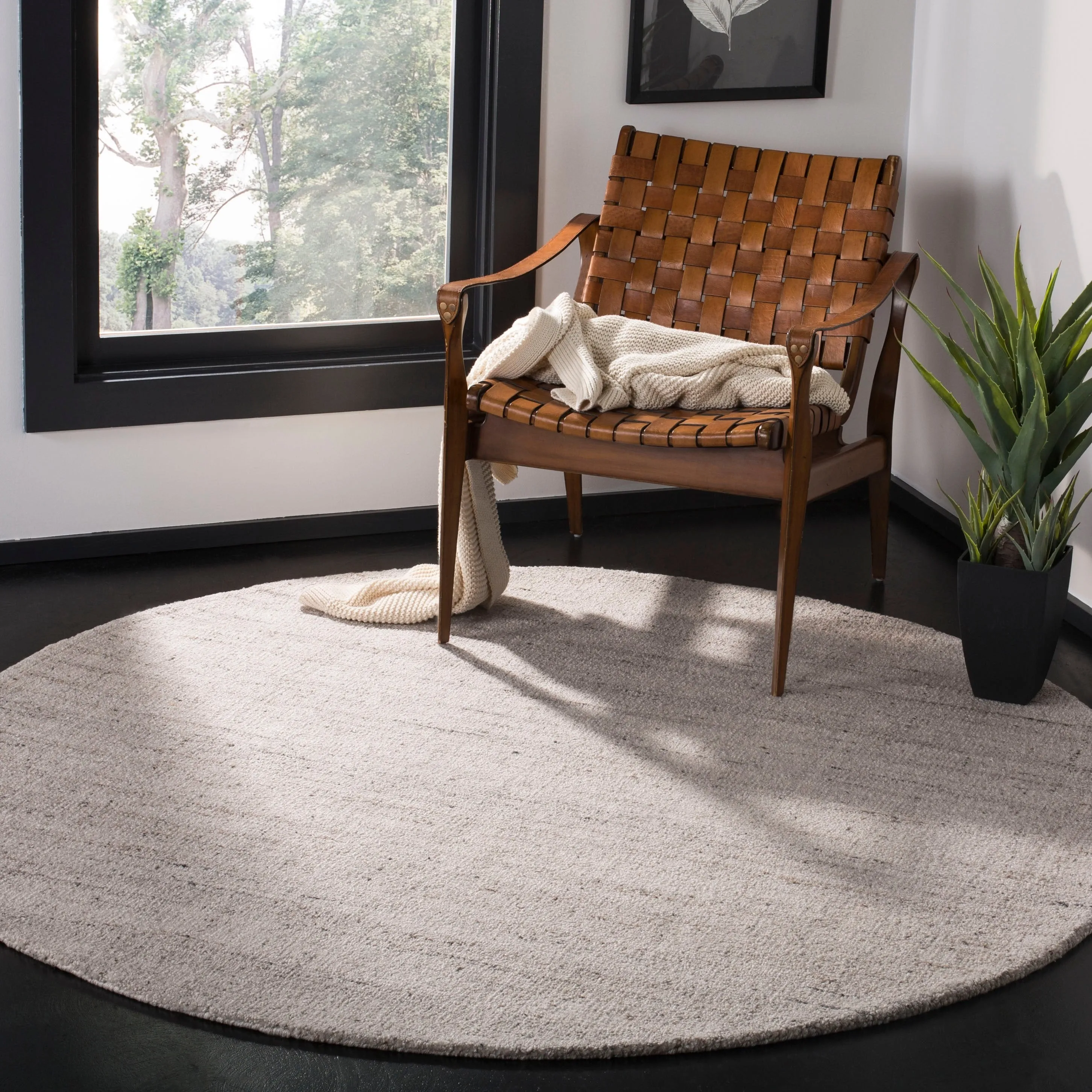 SAFAVIEH Handmade Abstract Coraly Modern Viscose Rug