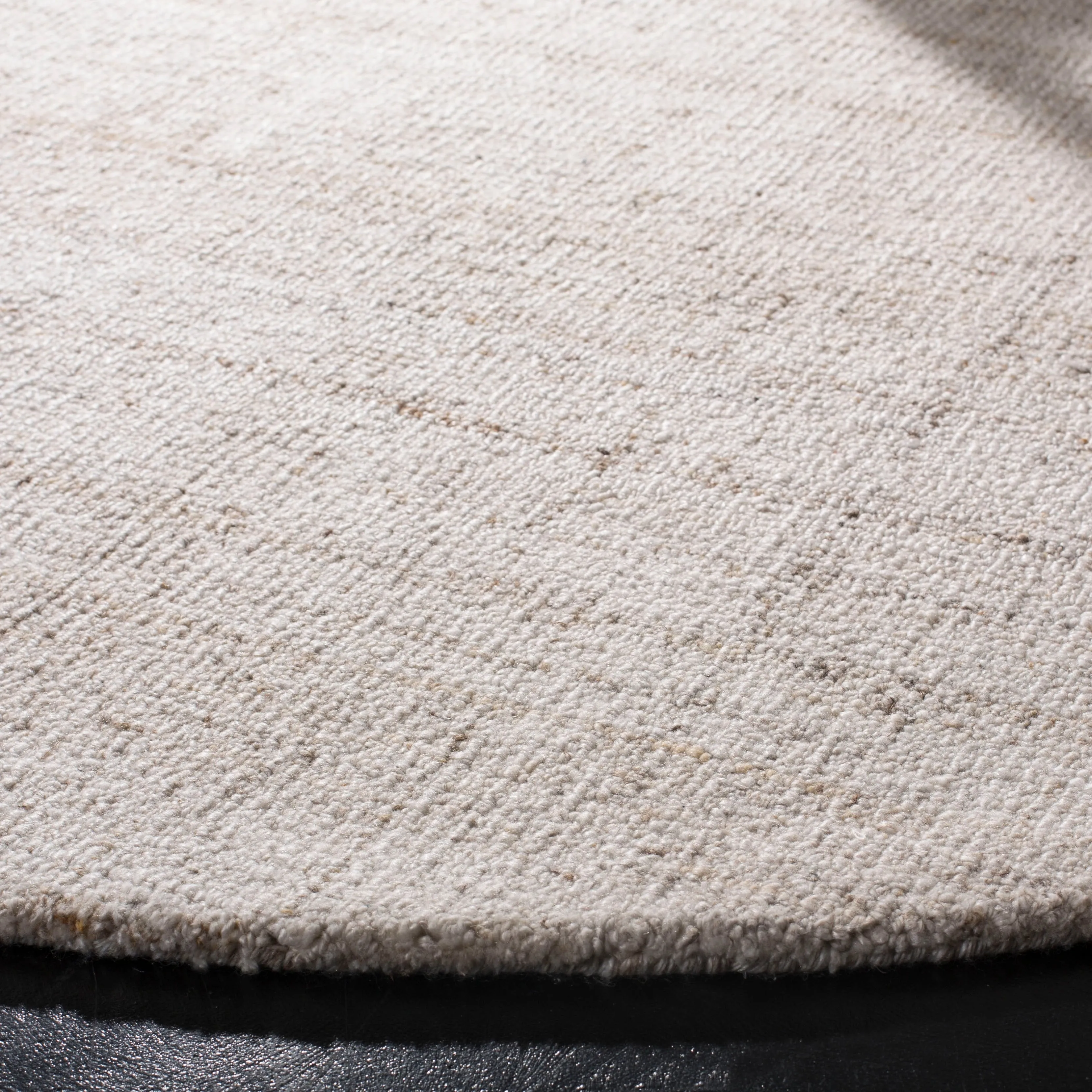 SAFAVIEH Handmade Abstract Coraly Modern Viscose Rug