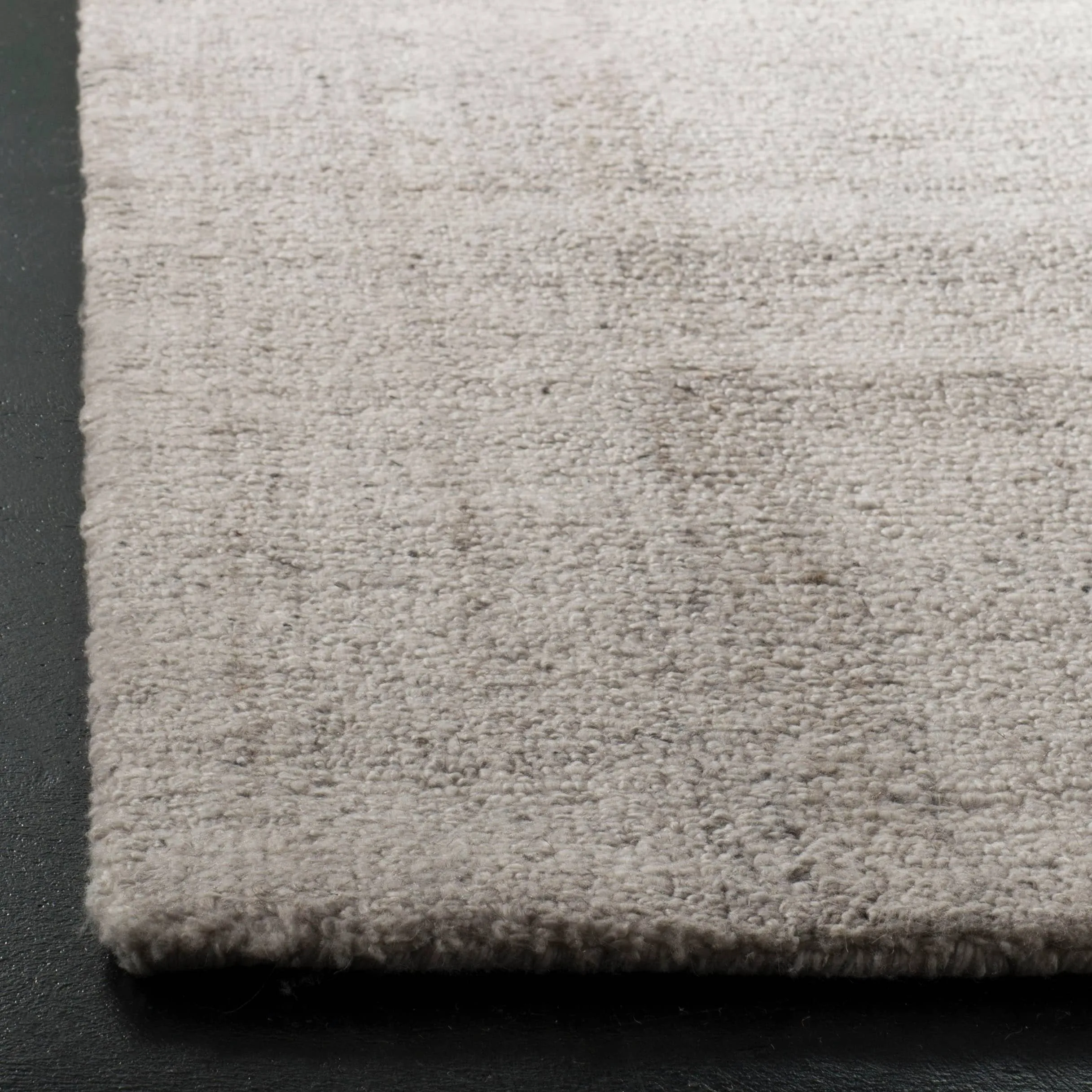 SAFAVIEH Handmade Abstract Coraly Modern Viscose Rug