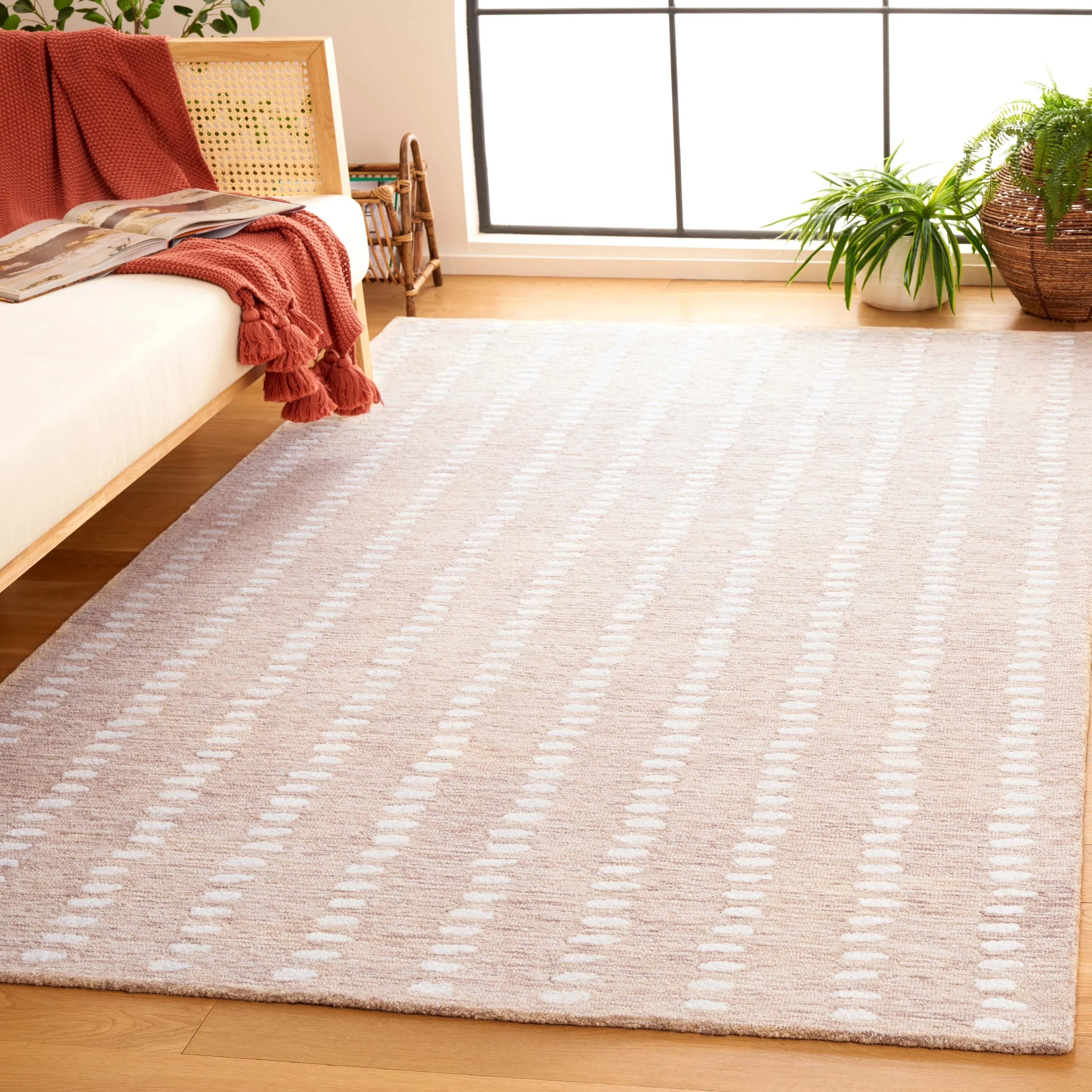 SAFAVIEH Handmade Abstract Efterpi Contemporary Wool Rug